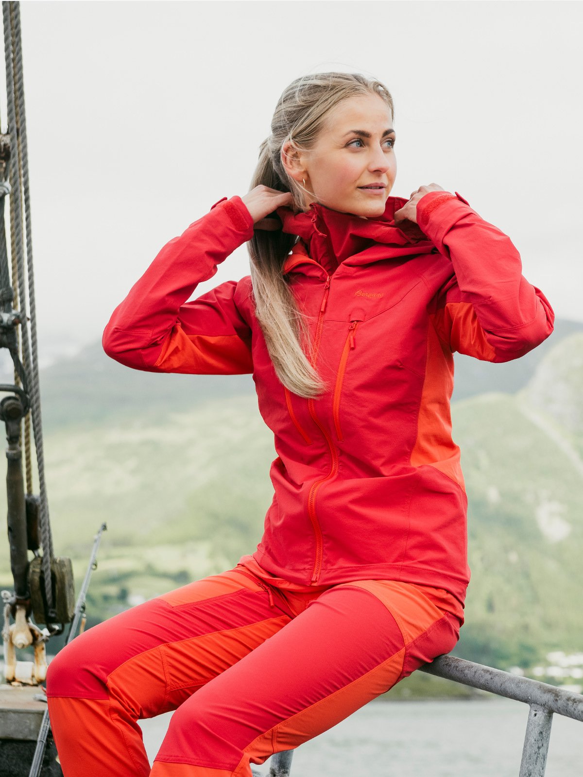 Bergans Cecilie Mountain Softshell Jacket Red Leaf / Energy Red