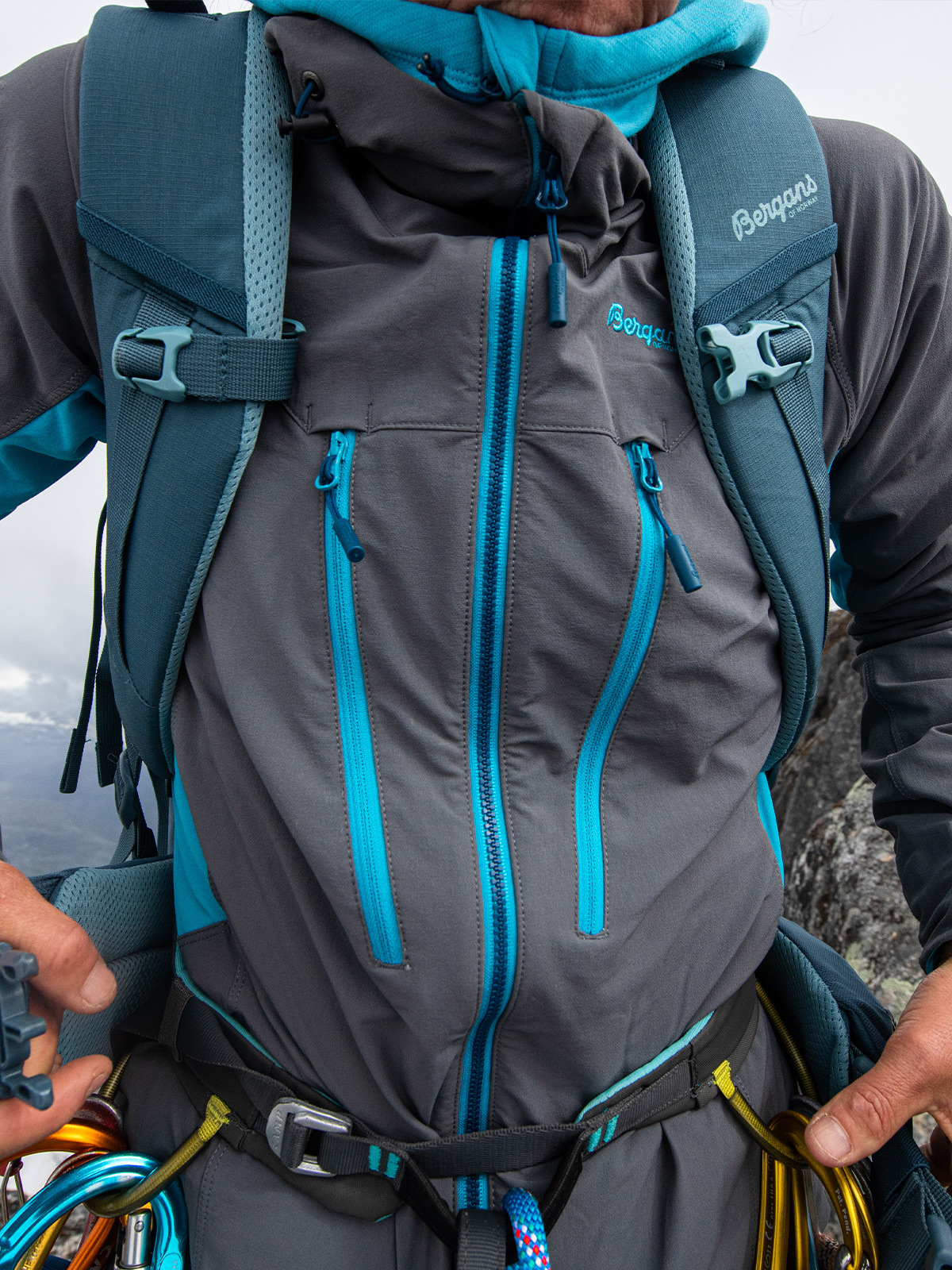 Bergans Cecilie Mountain Softshell Jacket Solid Dark Grey / Clear Ice Blue