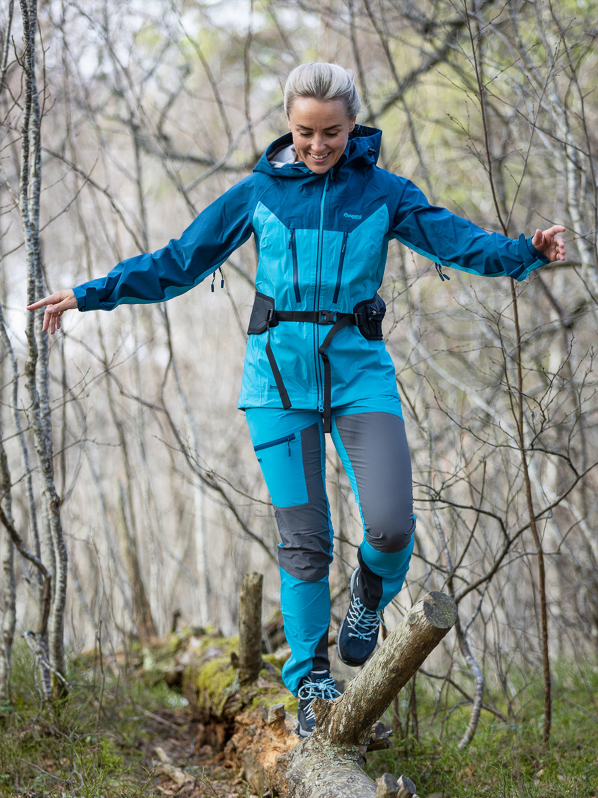 Bergans Cecilie Mountain Softshell Pants Clear Ice Blue / Solid Dark Grey