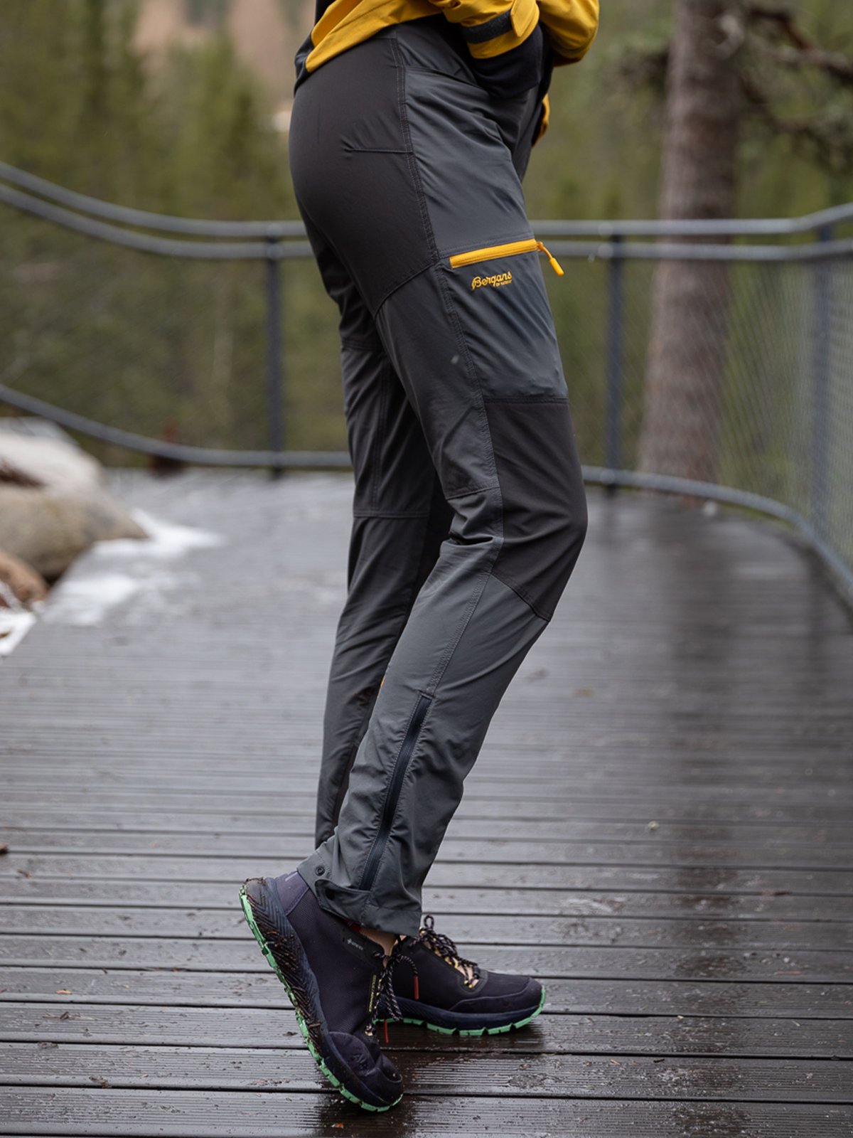 Bergans Cecilie Mountain Softshell Pants Solid Dark Grey / Solid Charcoal / Light Golden Yellow