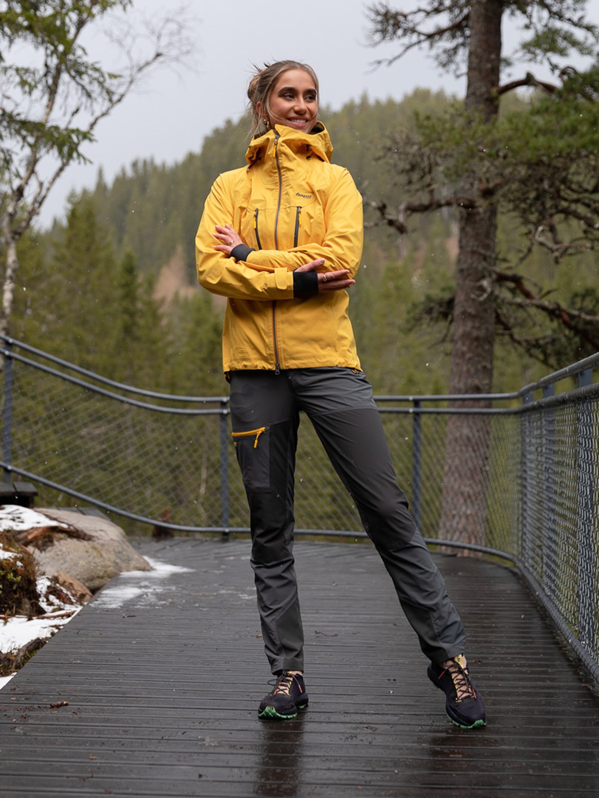 Bergans Cecilie Mountain Softshell Pants Solid Dark Grey / Solid Charcoal / Light Golden Yellow