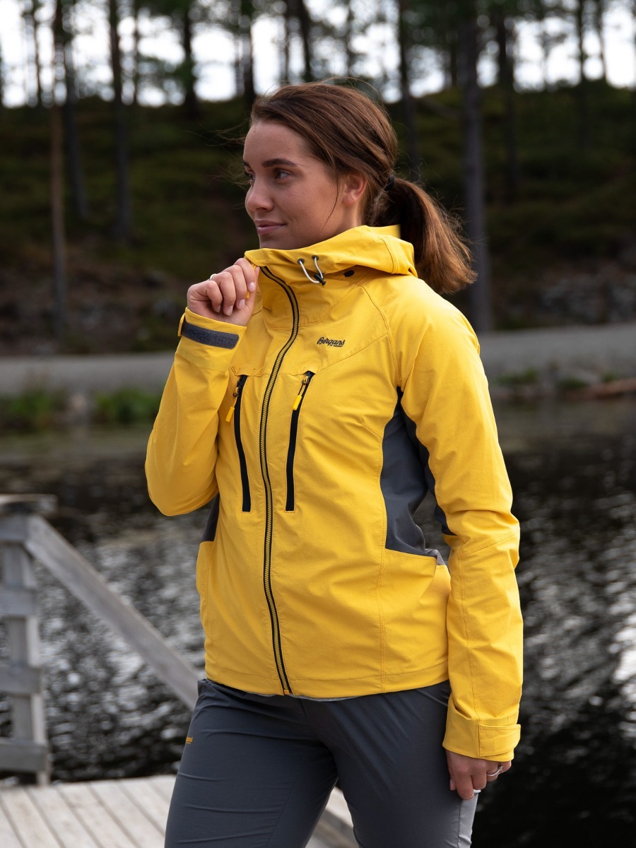 Bergans Cecilie Mountain Softshell Jacket Light Golden Yellow / Solid Dark Grey
