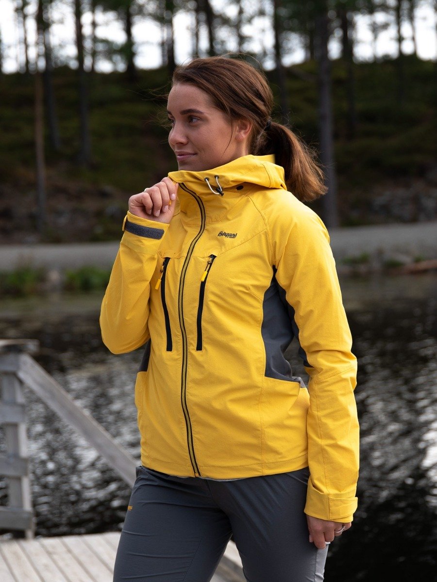 Bergans Cecilie Mountain Softshell Jacket Light Golden Yellow / Solid Dark Grey