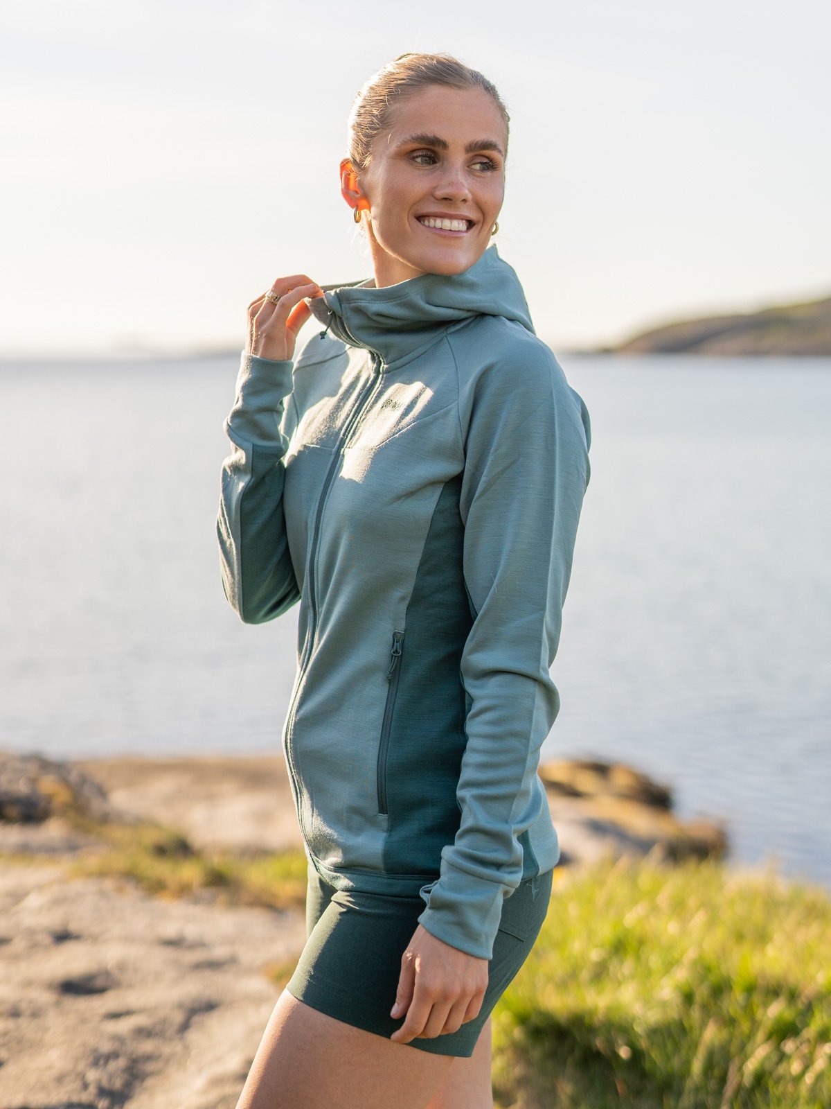 Bergans Cecilie Wool Hood Jacket Light Forest Frost / Forest Frost