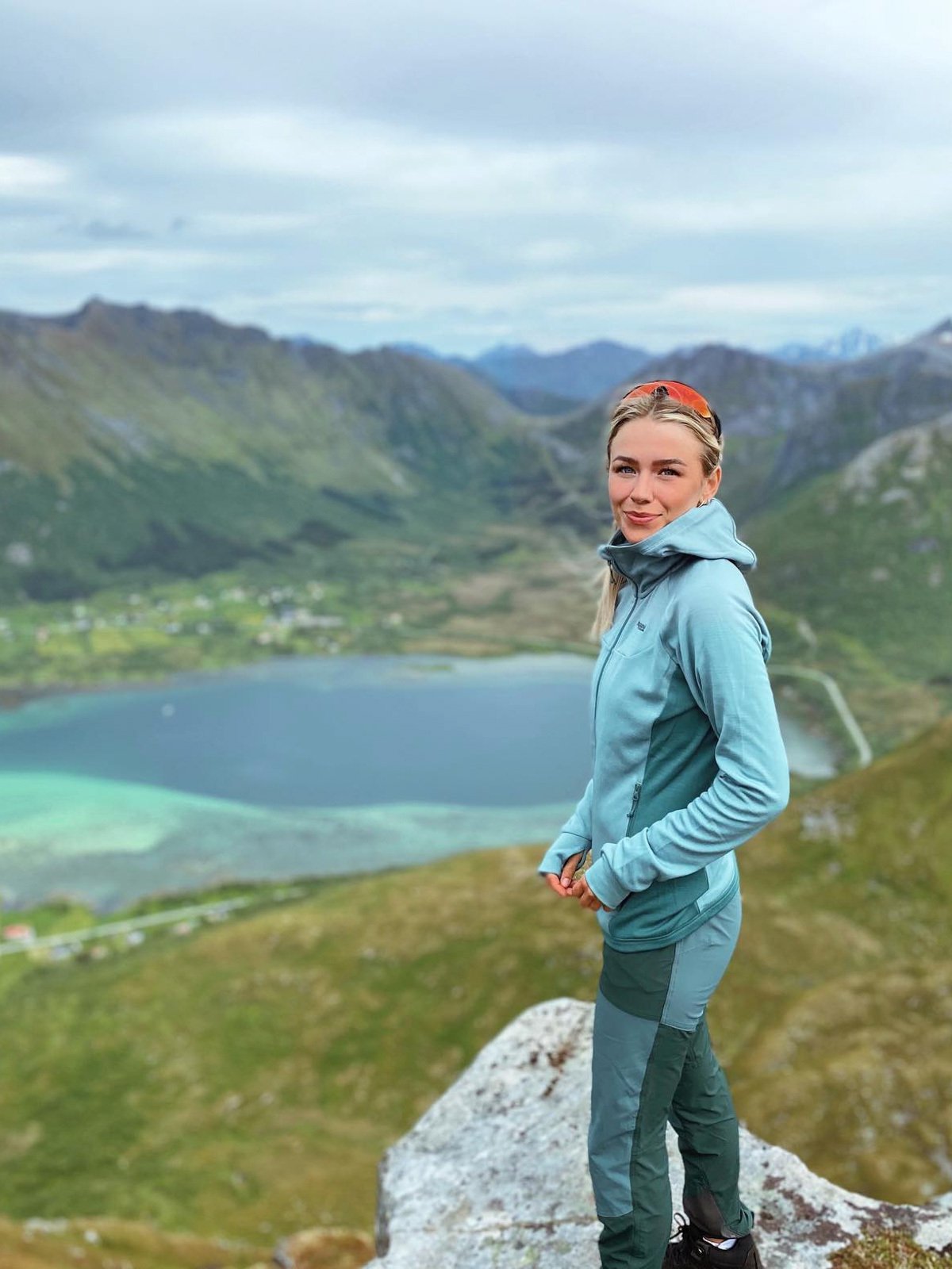 Bergans Cecilie Wool Hood Jacket Light Forest Frost / Forest Frost