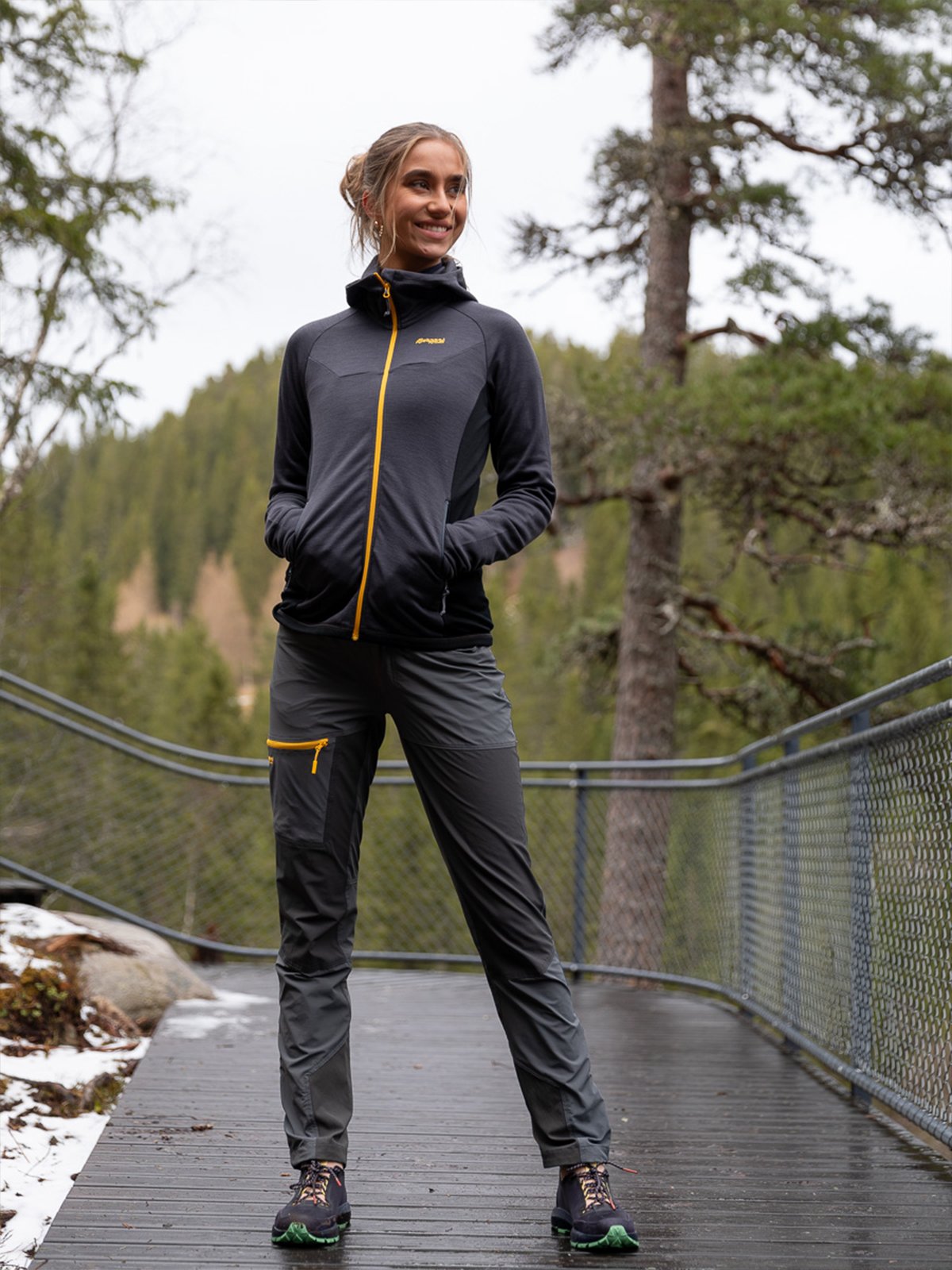 Bergans Cecilie Wool Hood Jacket Solid Charcoal / Black / Light Golden Yellow