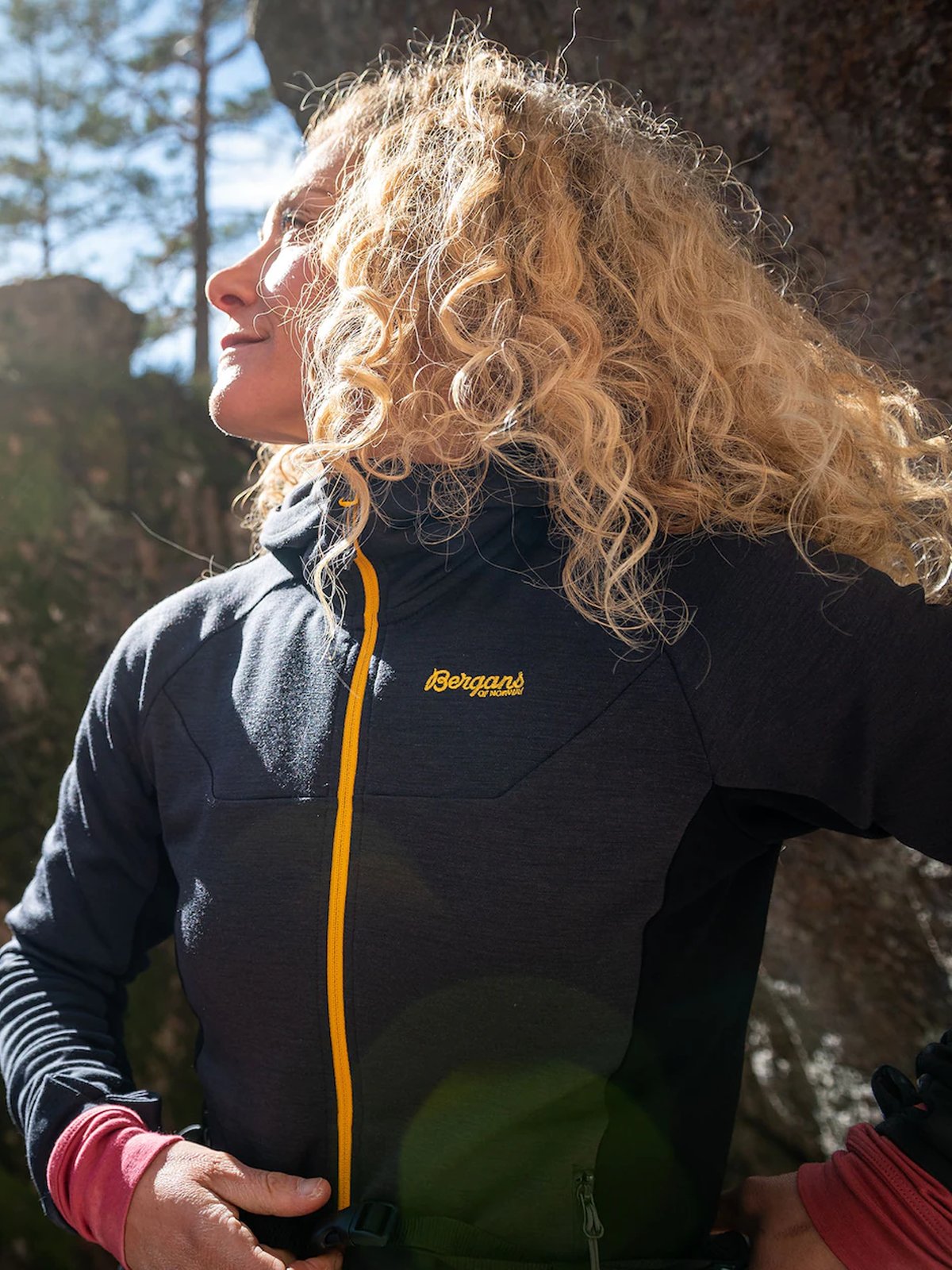 Bergans Cecilie Wool Hood Jacket Solid Charcoal / Black / Light Golden Yellow