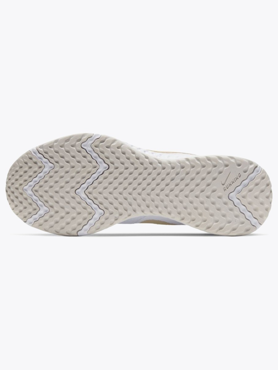 Nike Revolution 5 White/ Metallic Gold Star-Platiunum Tint