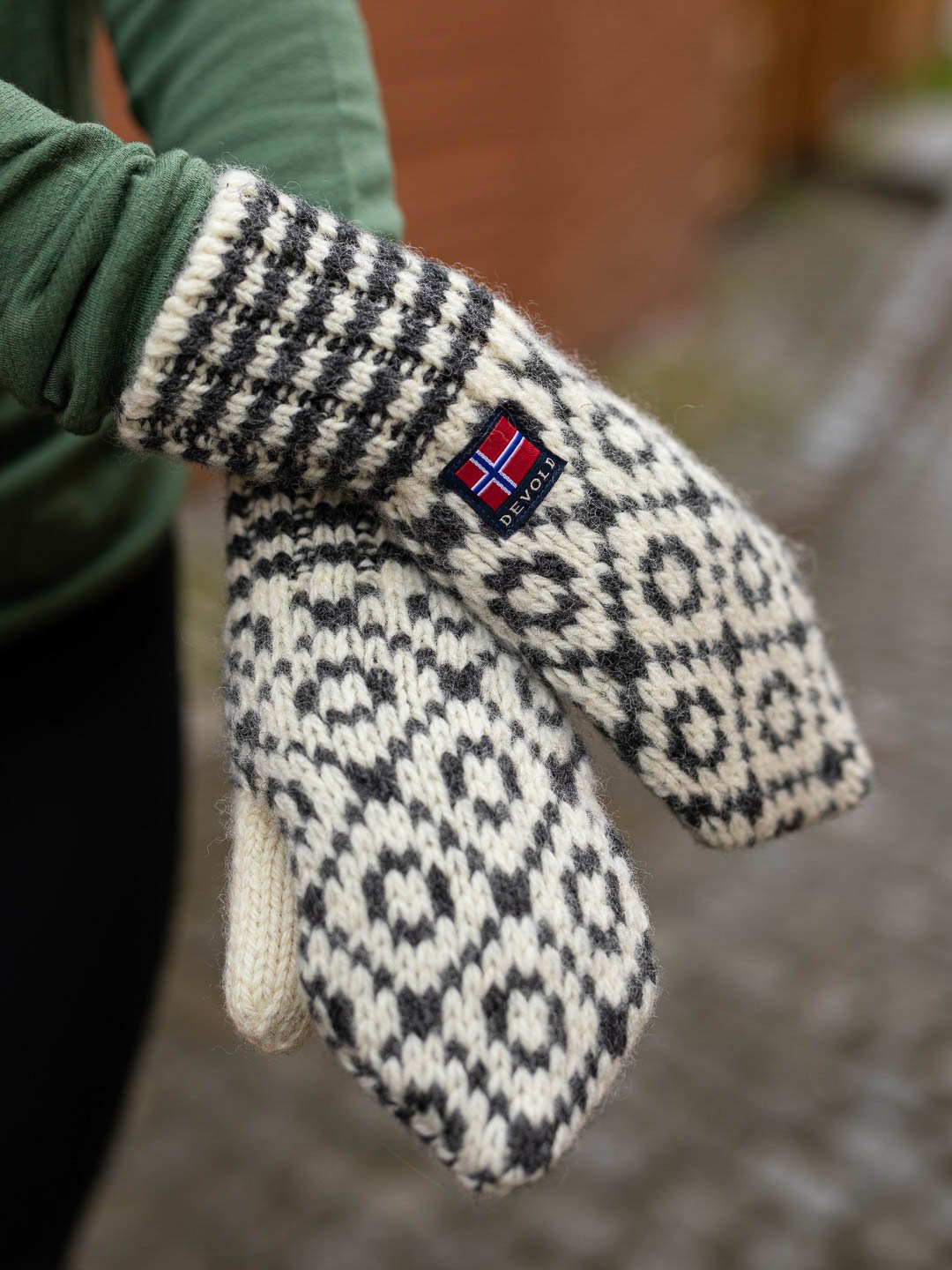 Devold Svalbard Mitten Offwhite / Anhracite