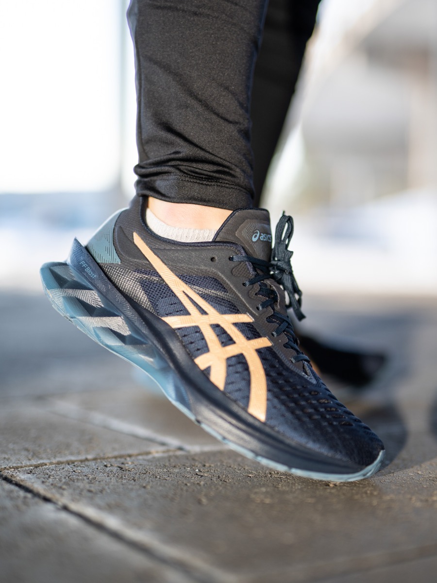 ASICS Novablast French Blue/ Champagne