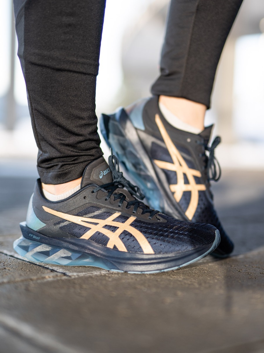 ASICS Novablast French Blue/ Champagne