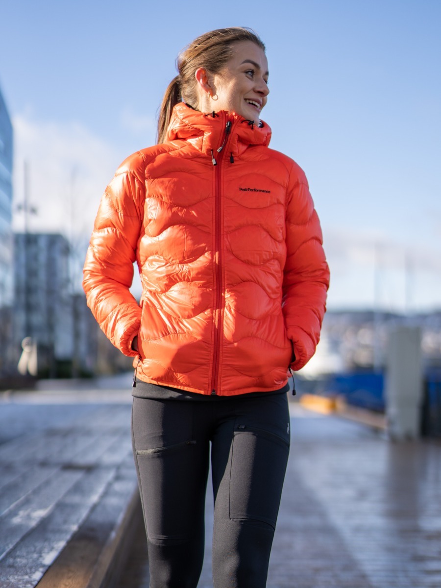 Peak Performance Helium Hood Jacket Super Nova