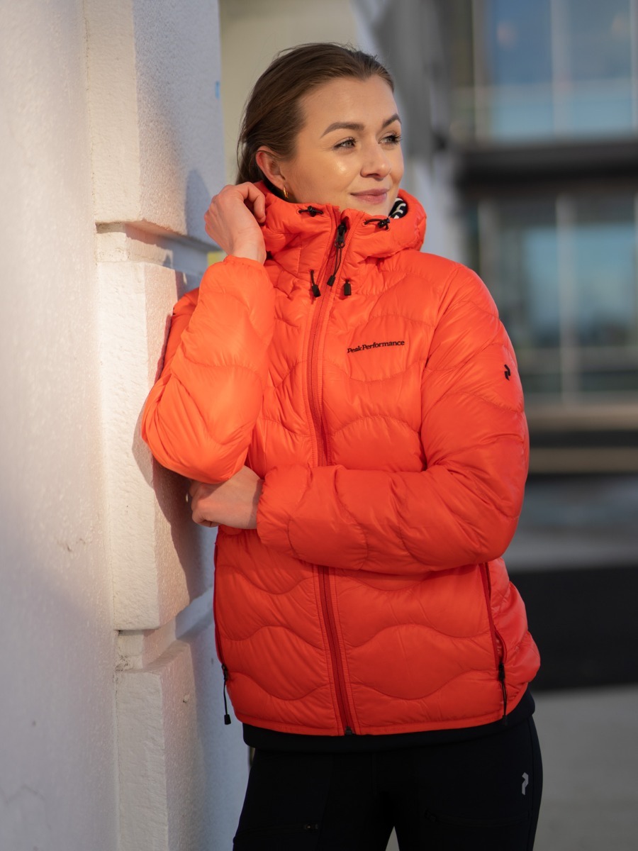 Peak Performance Helium Hood Jacket Super Nova