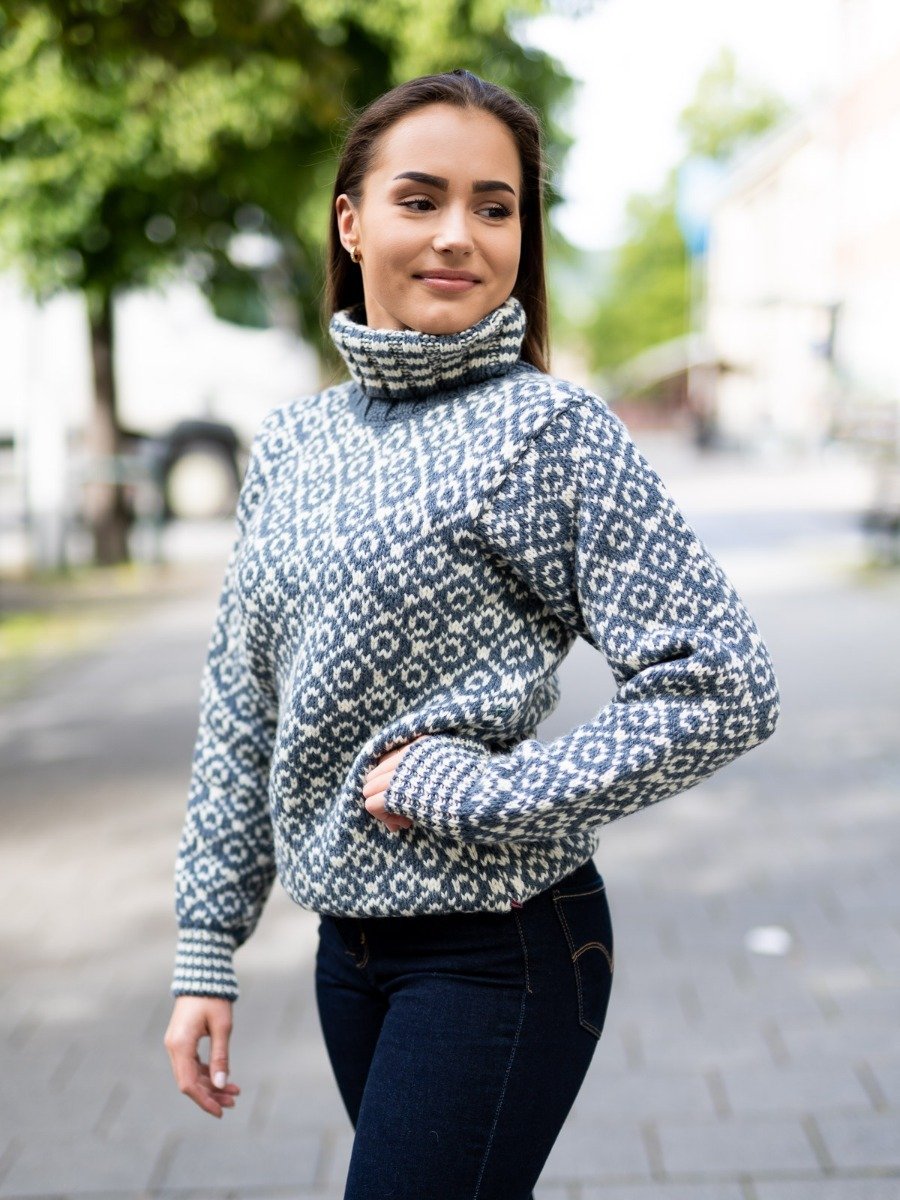 Devold Svalbard Sweater High Neck Turbulence/offwhite