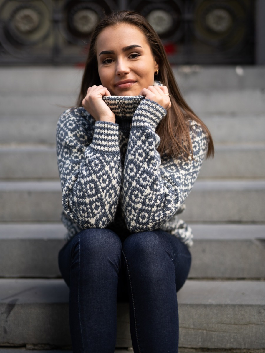 Devold Svalbard Sweater High Neck Turbulence/offwhite