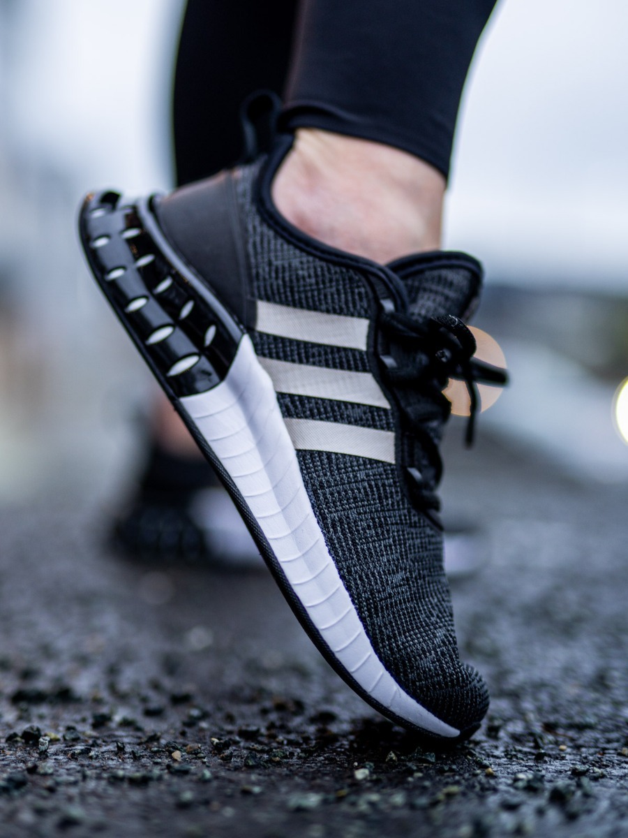 adidas Kaptir Core Black / Champagne Met. / Carbon