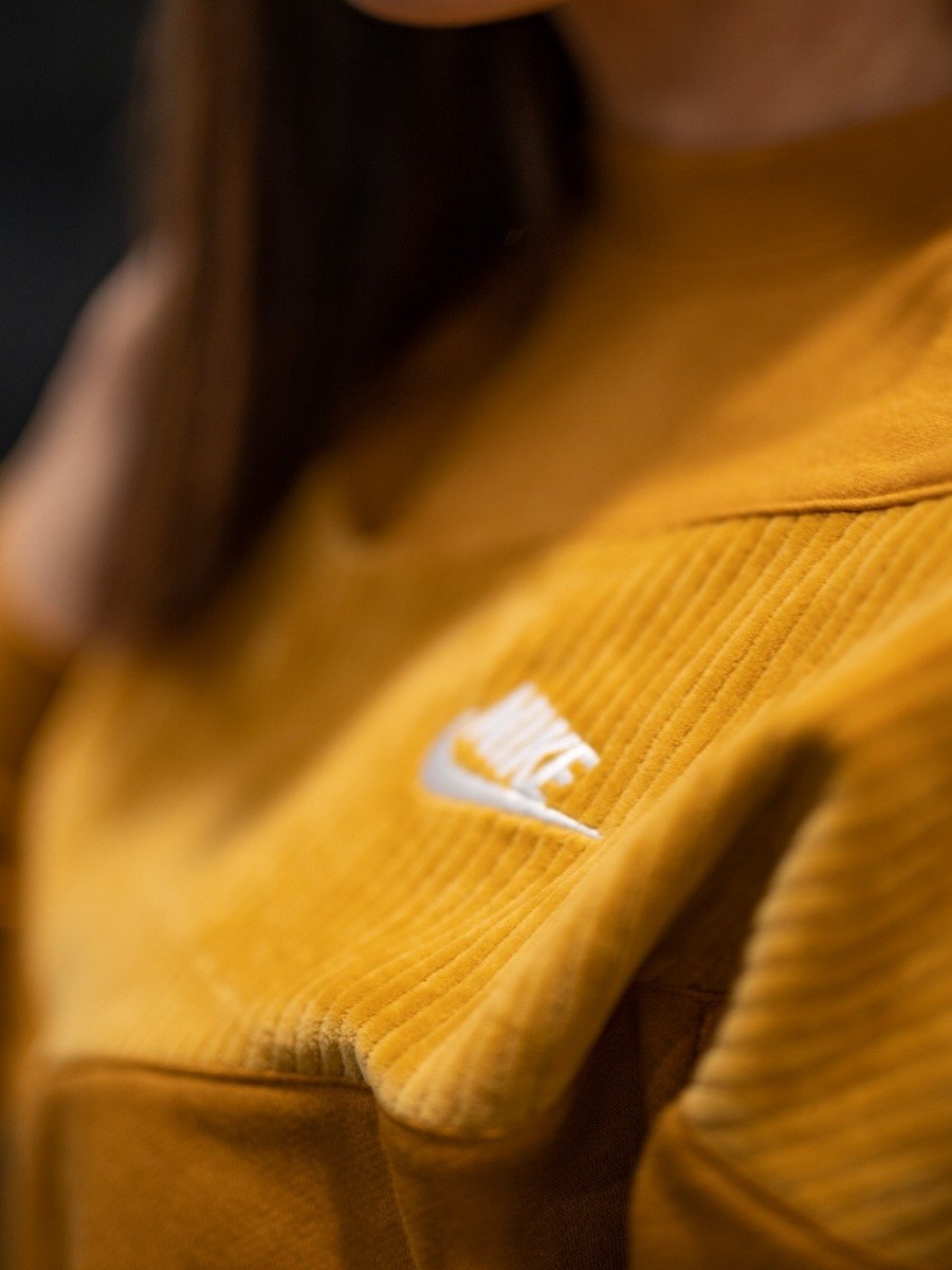 Nike Sportswear Heritage Crew Chutney/ White