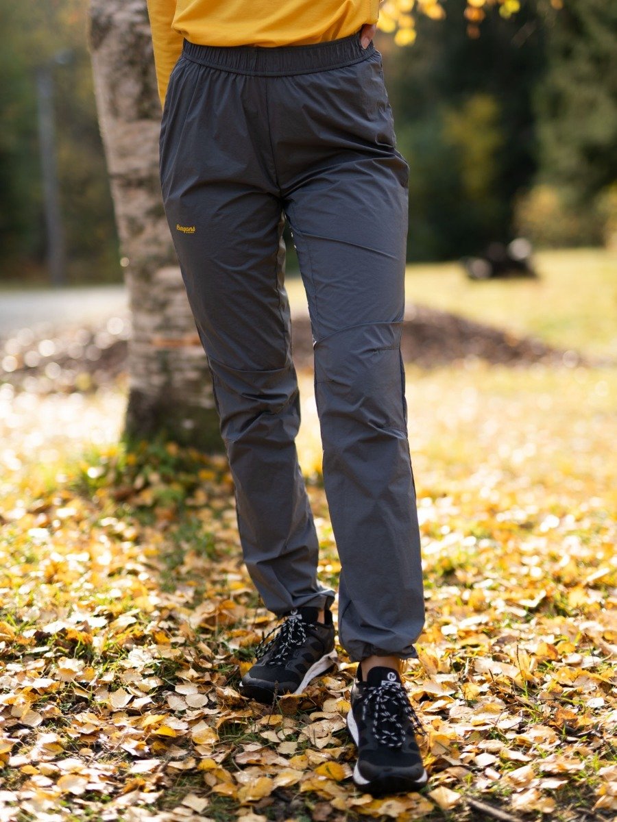 Bergans Cecilie Wind Pant Solid Dark Grey / Light Golden Yellow