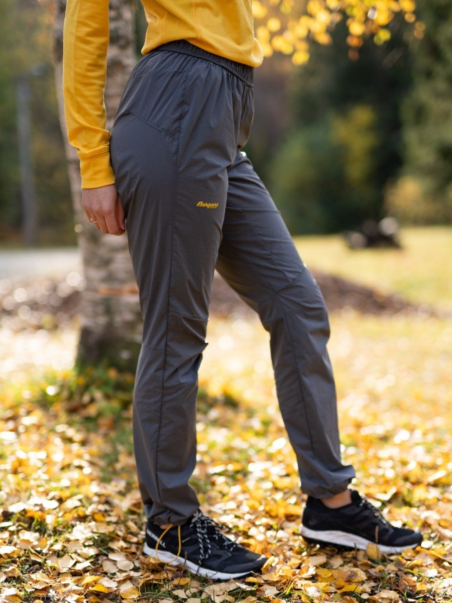 Bergans Cecilie Wind Pant Solid Dark Grey / Light Golden Yellow