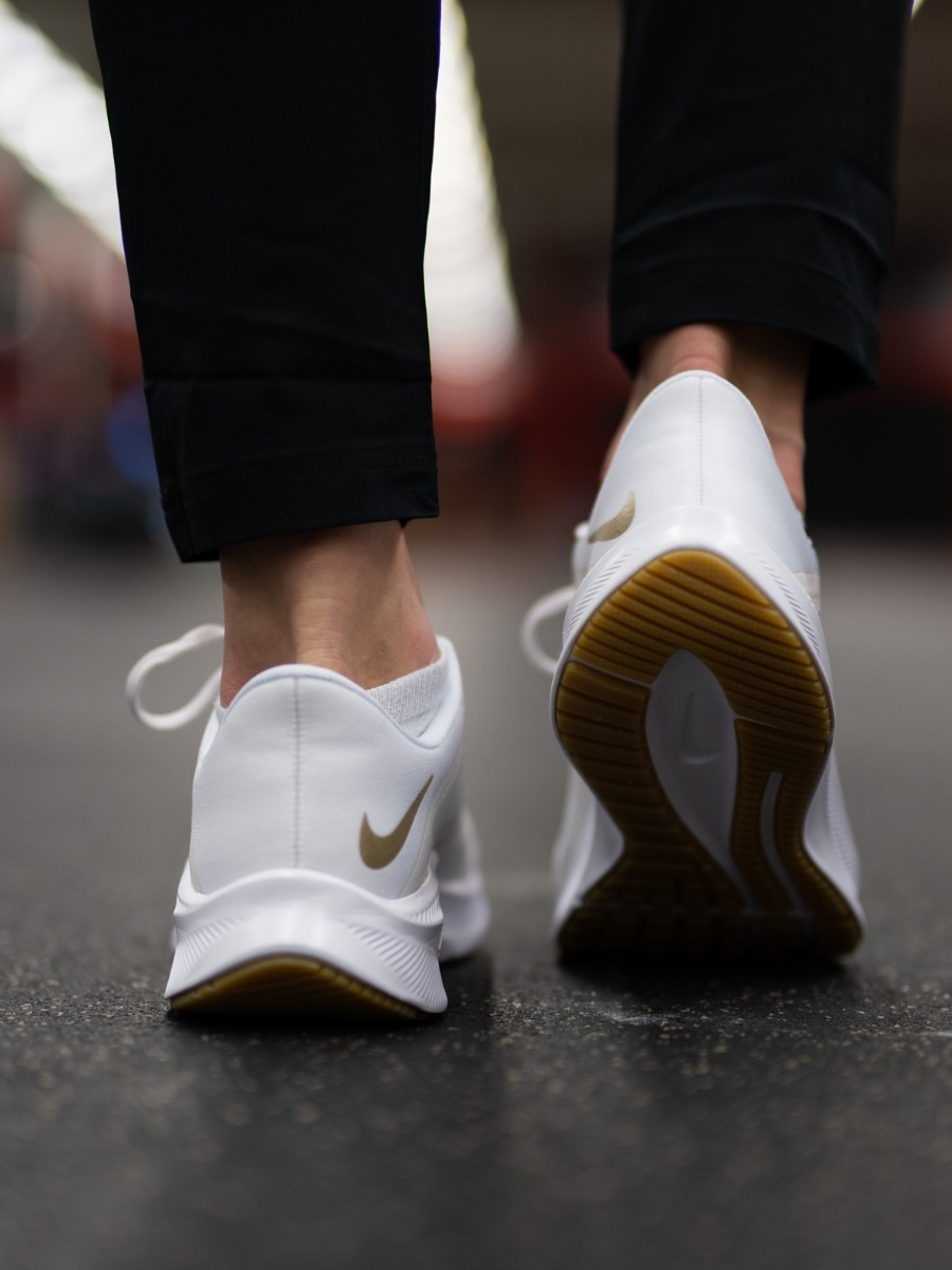 Nike Quest 3 Platinum Tint/Metallic gold Starwhite