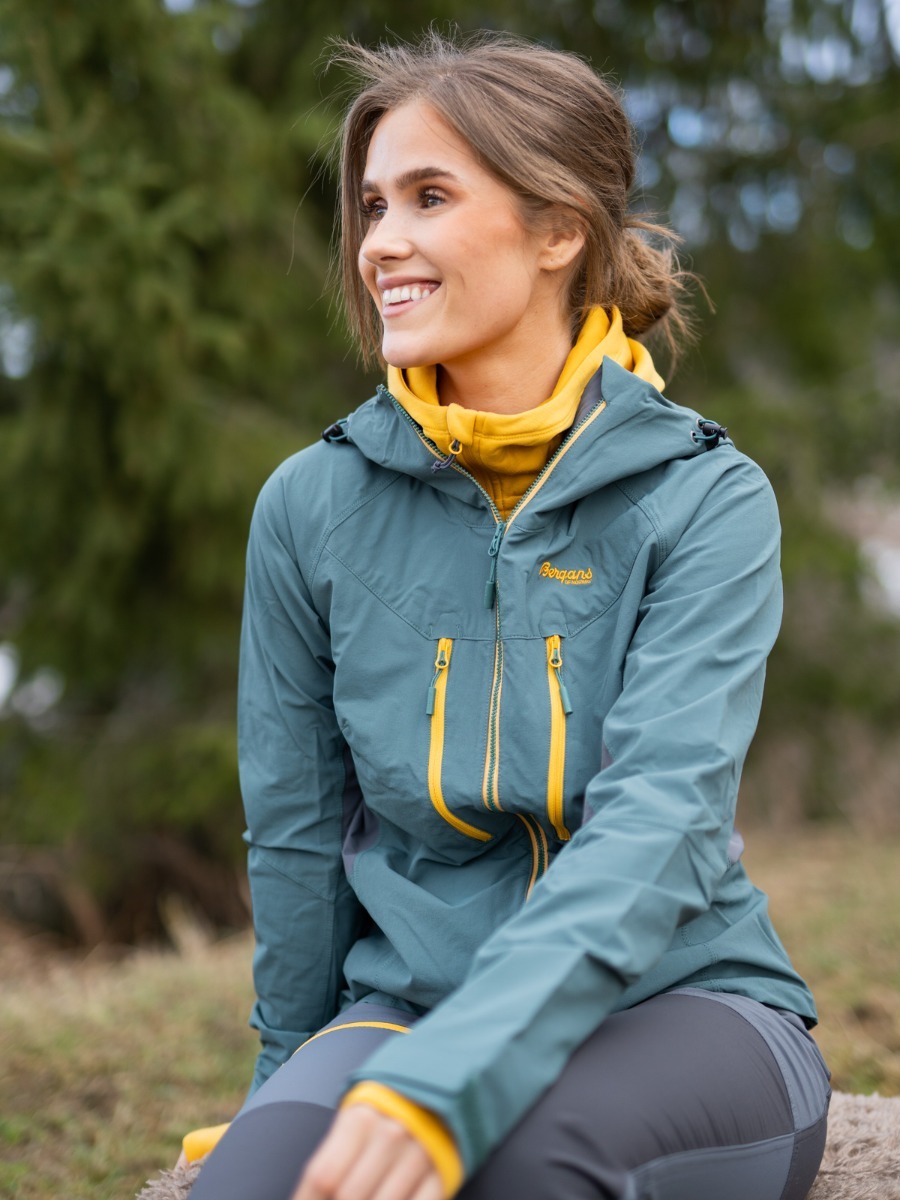 Bergans Cecilie Mountain Softshell Jacket Forest Frost / Solid Dark Grey / Golden Yellow