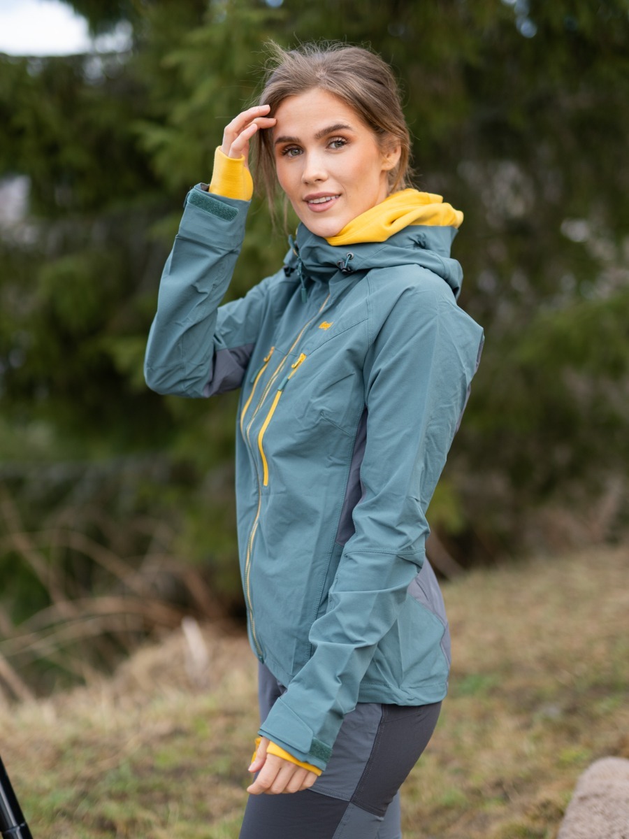 Bergans Cecilie Mountain Softshell Jacket Forest Frost / Solid Dark Grey / Golden Yellow