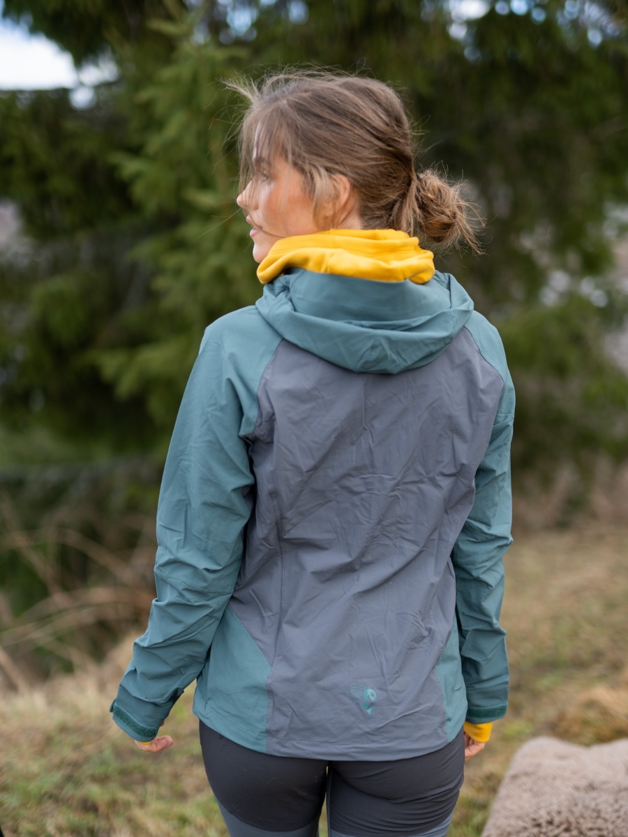 Bergans Cecilie Mountain Softshell Jacket Forest Frost / Solid Dark Grey / Golden Yellow