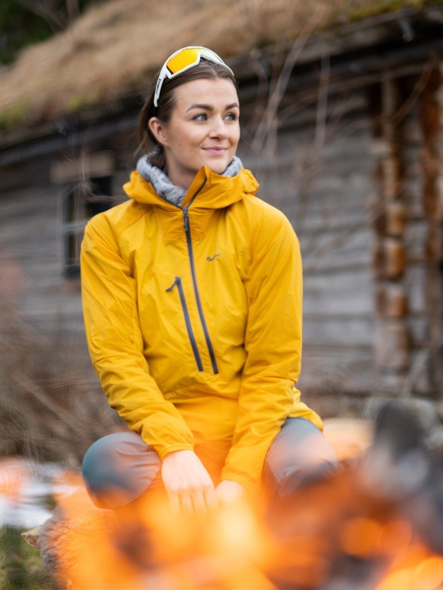 Bergans Cecilie Wind Anorak Golden Yellow/ Solid Dark Grey