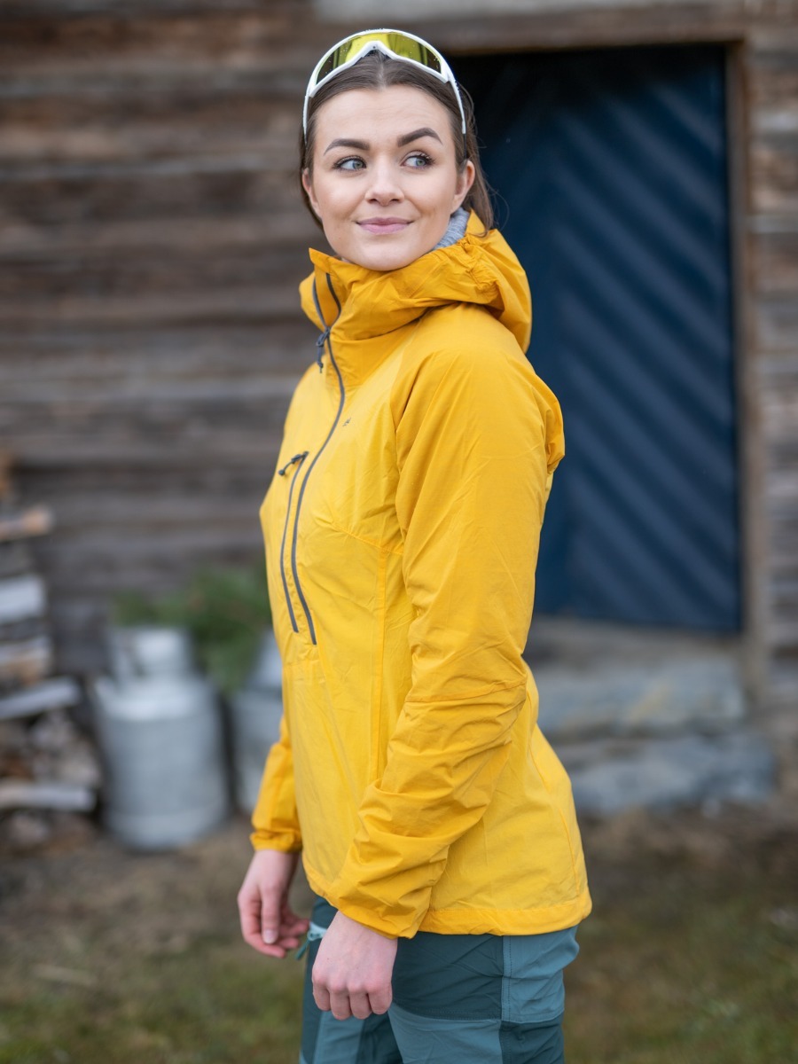 Bergans Cecilie Wind Anorak Golden Yellow/ Solid Dark Grey