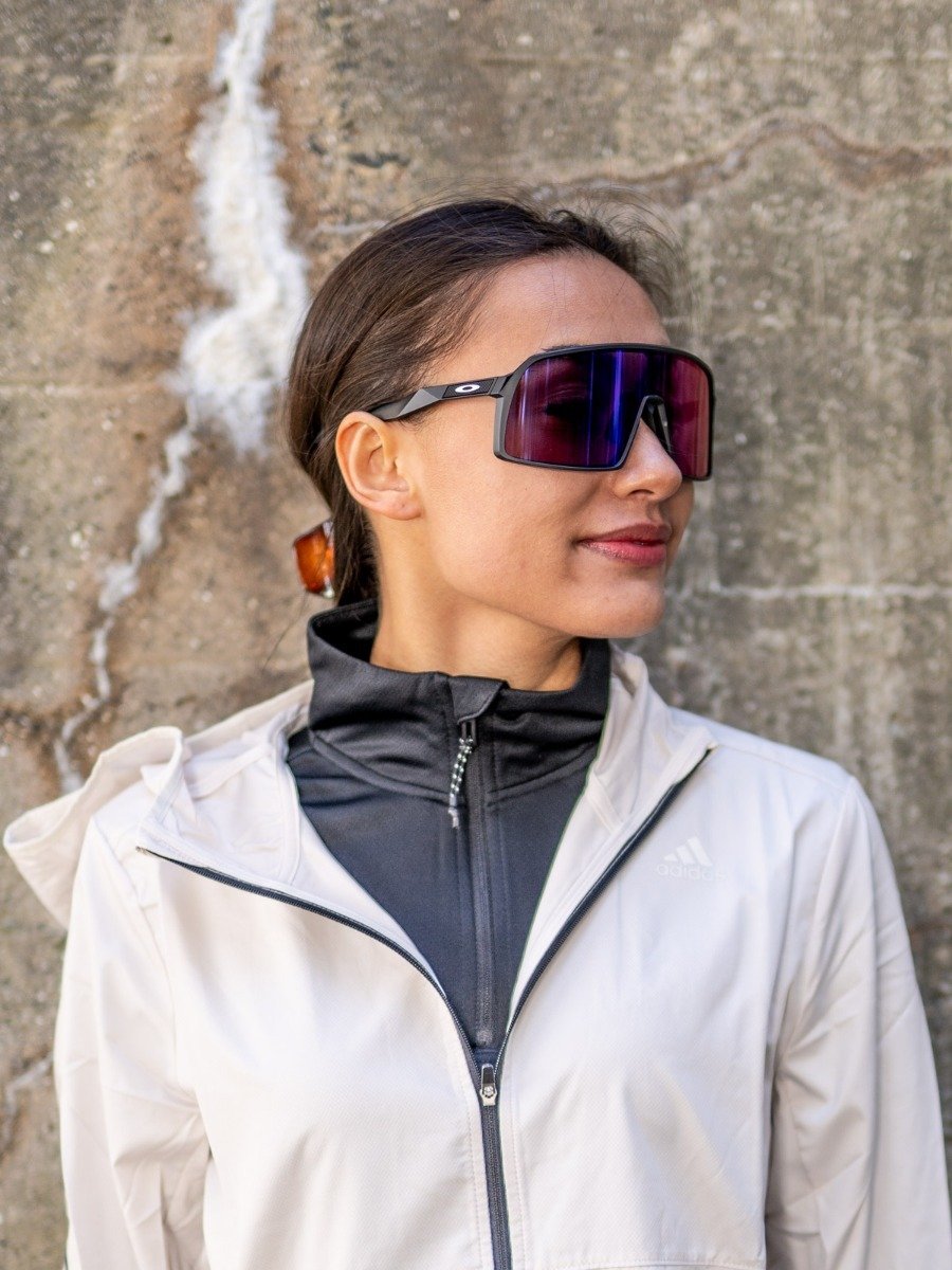 Oakley Sutro Matte Black / Brilleglassfarge: Prizm Road / Lysgjennomslipp: 20%