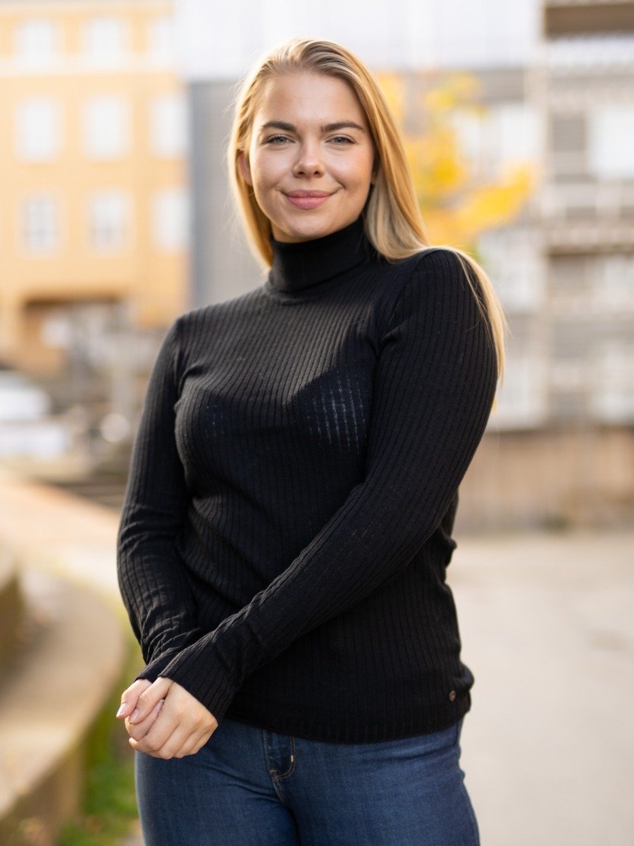 Urban Pioneers Marit Wool Turtleneck Black