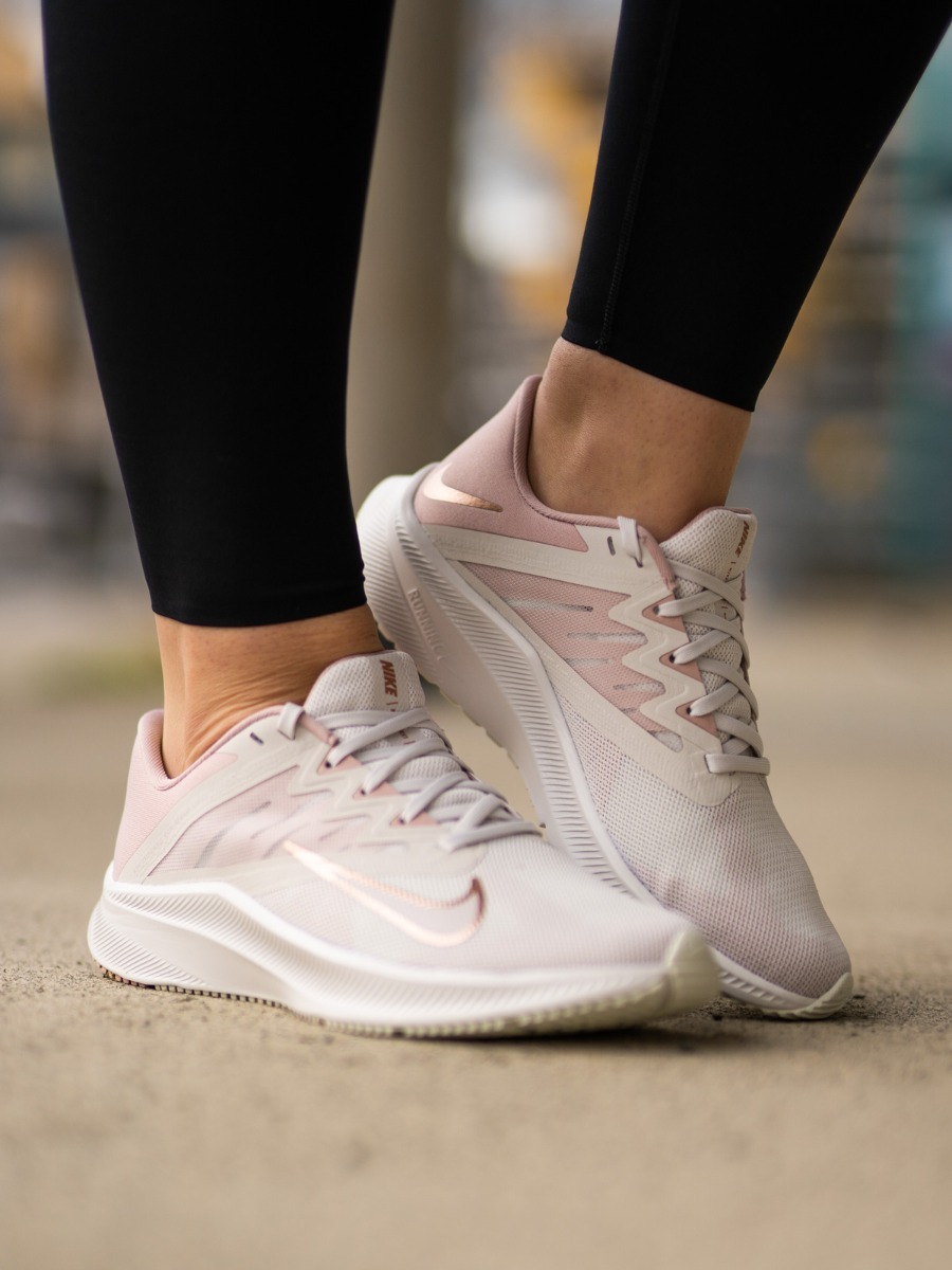 Nike Quest 3 Platinum Tint/ mtlc Red Bronze