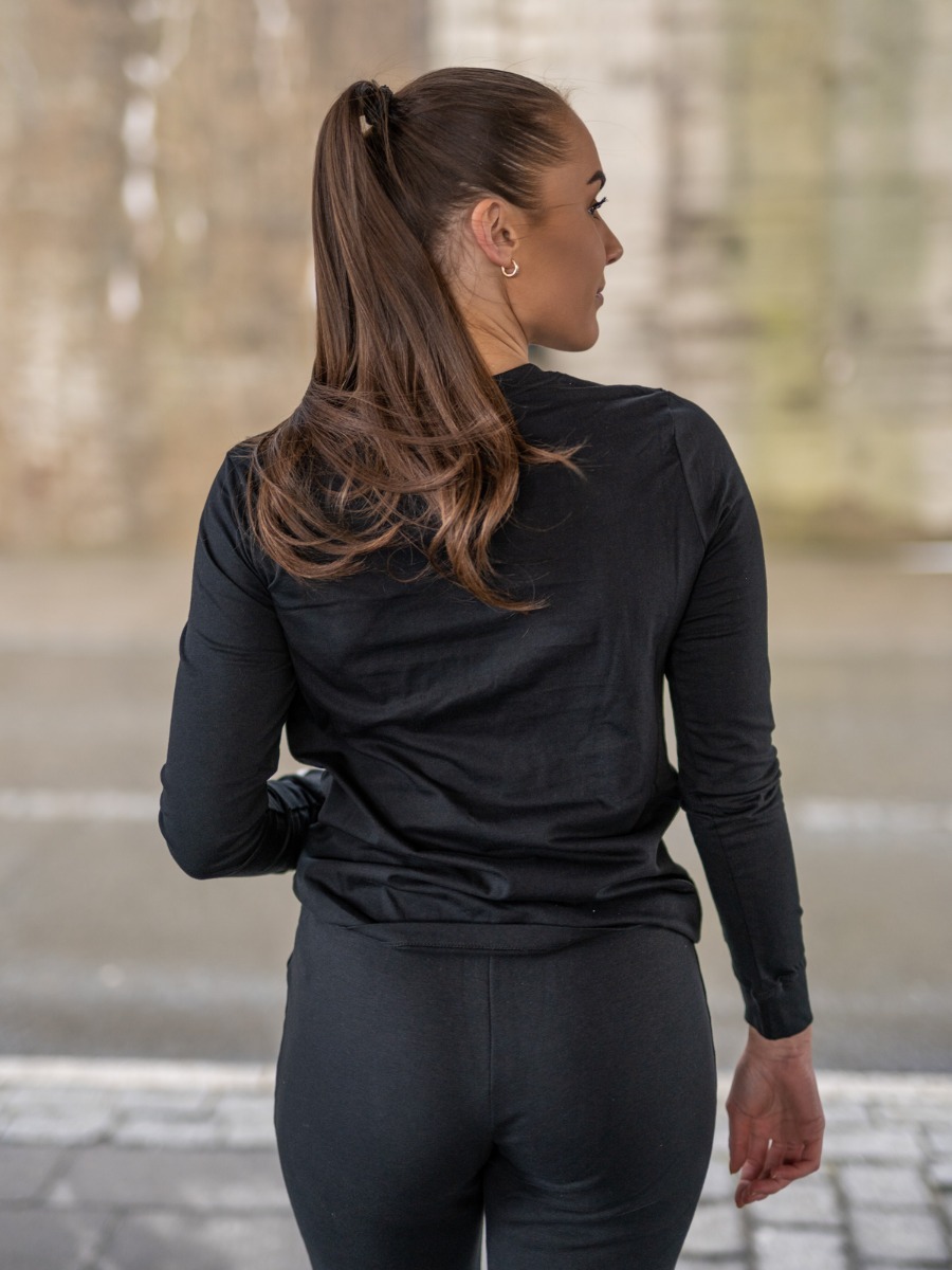 Nike Essential Long Sleeve Tee Black