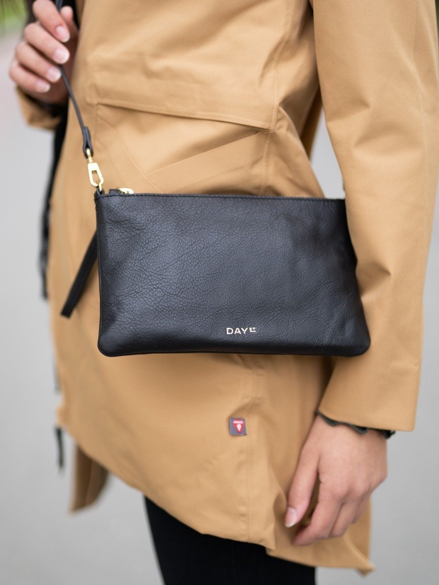 DAY ET DAY Leather Bern Crossbody Black