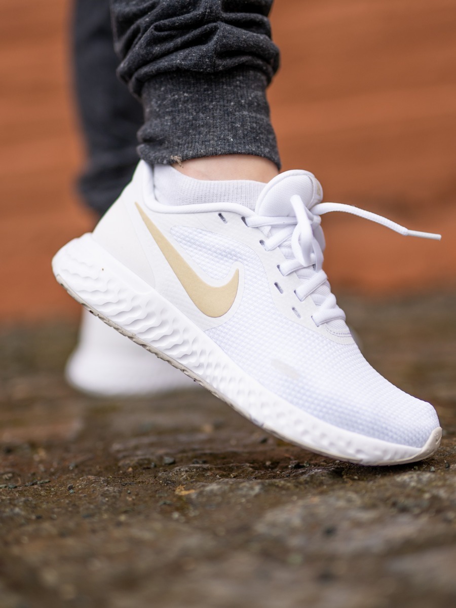 Nike Revolution 5 White/ Metallic Gold Star-Platiunum Tint