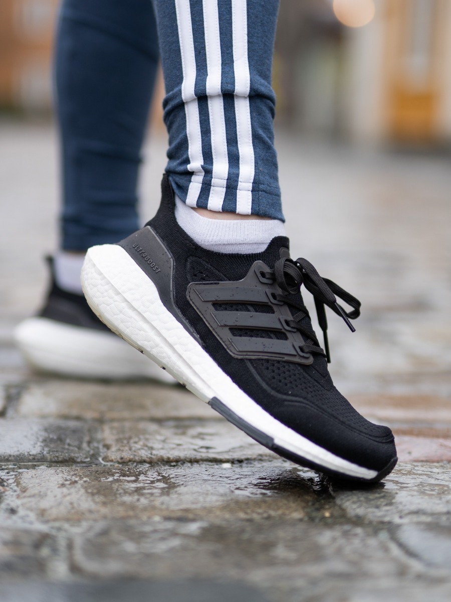 adidas UltraBoost 21 Core Black