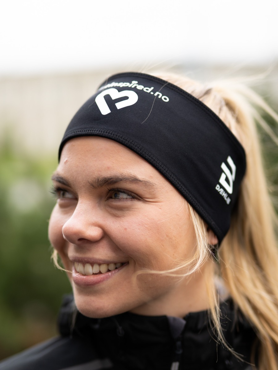 Dæhlie x Get Inspired Headband Polyknit Sort - Get Inspired Exclusive Collection