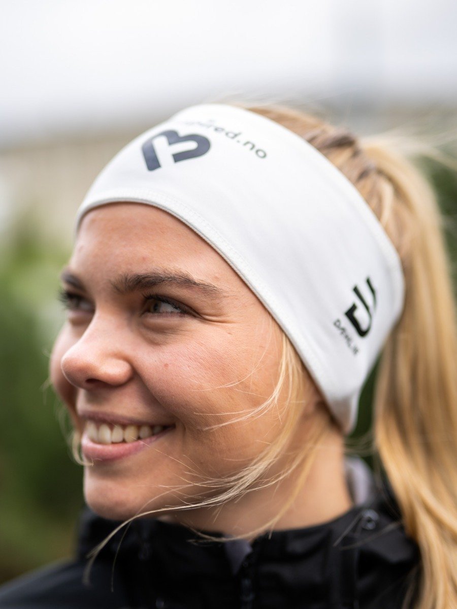 Dæhlie x Get Inspired Headband Polyknit Hvit - Get Inspired Exclusive Collection