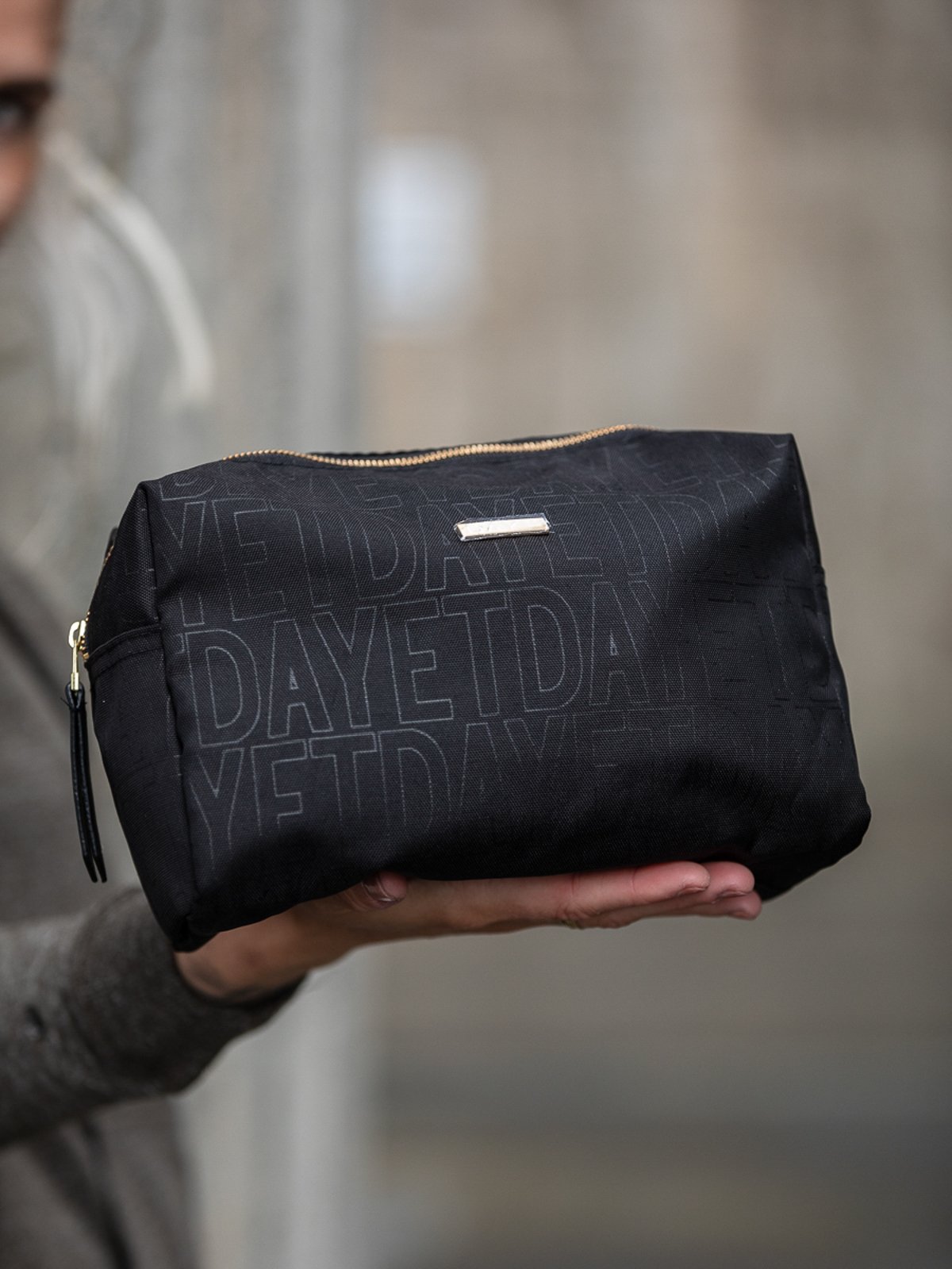 DAY ET GW RE-P Letter Beauty Black