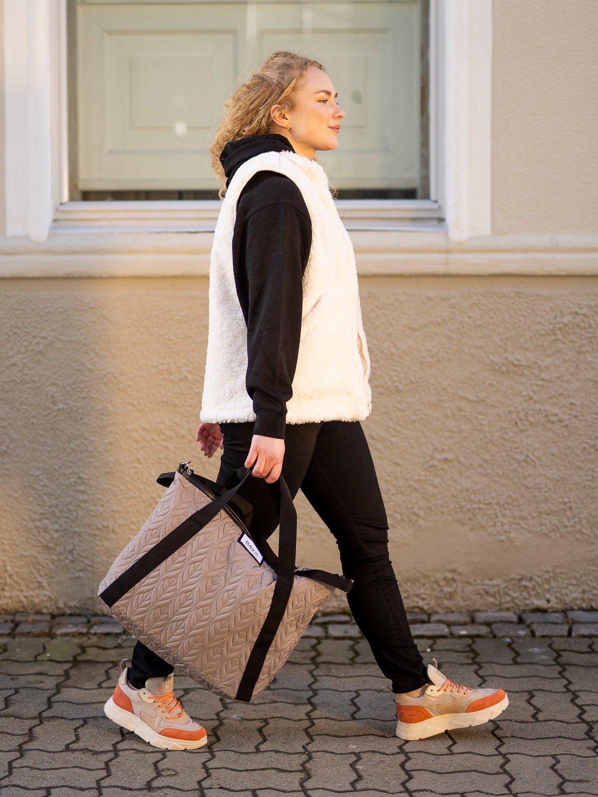 DAY ET Gweneth RE-Q Petal Cross Moon Rock