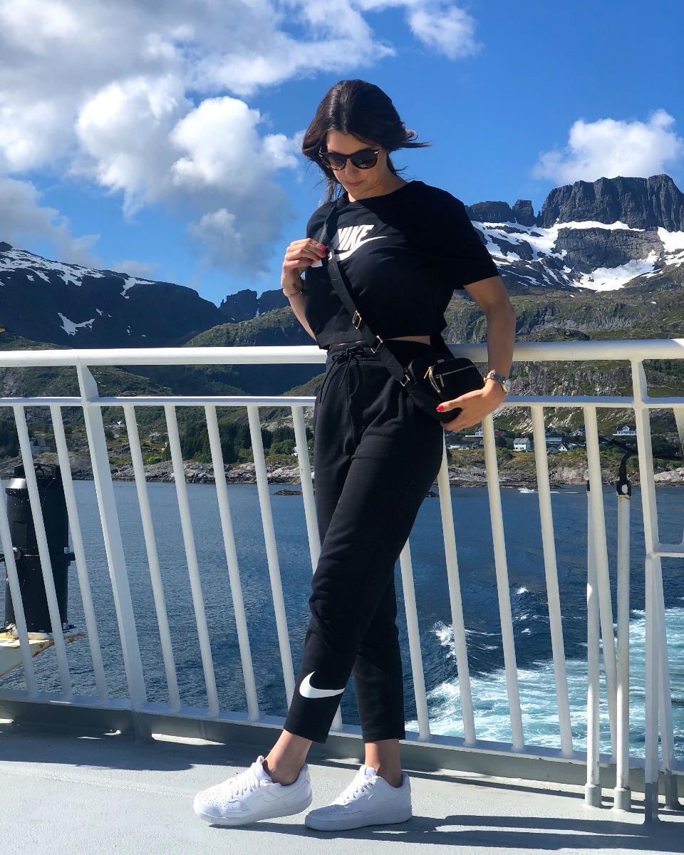 Nike Essential Crop Tee Black/ White