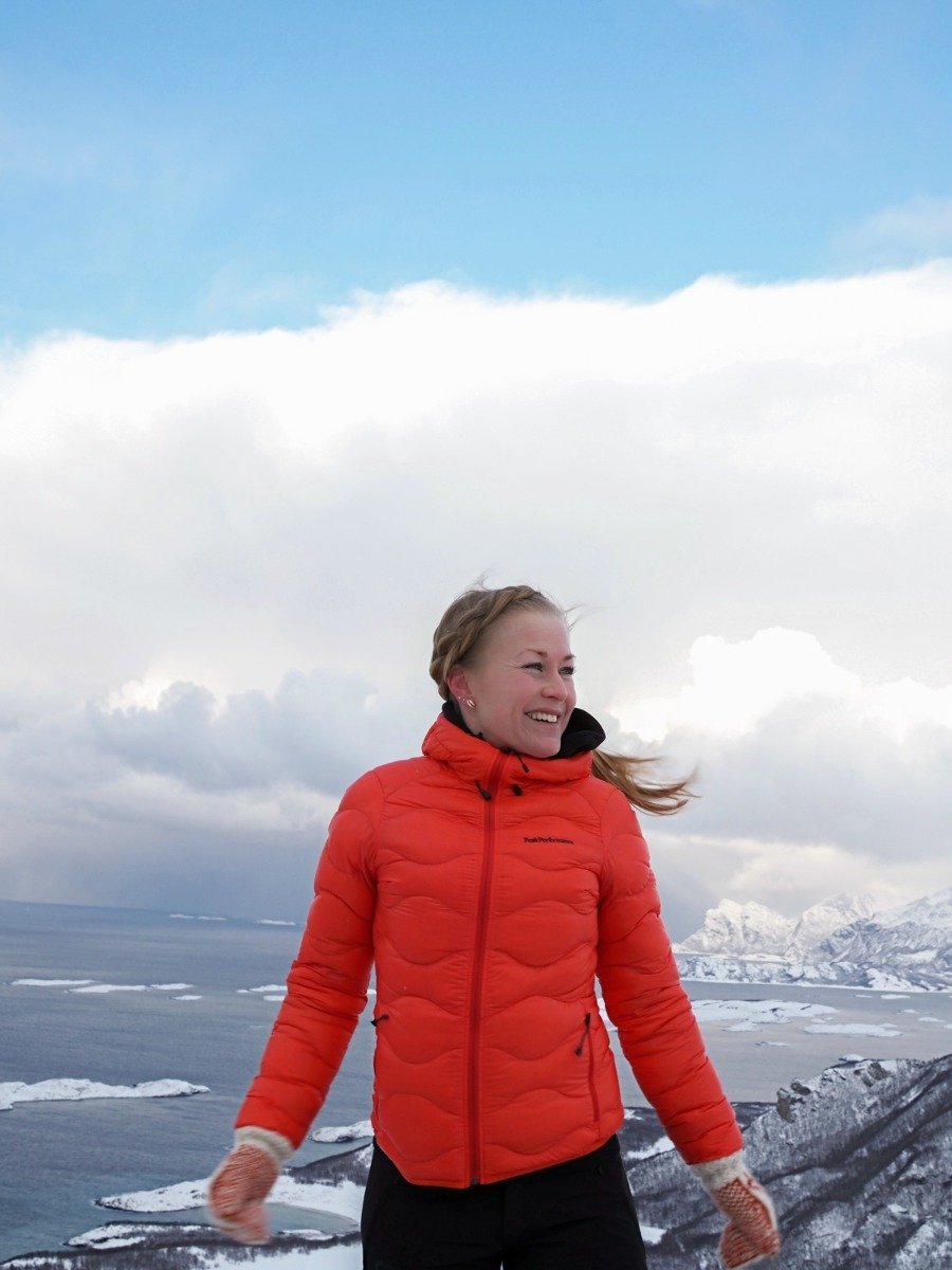 Peak Performance Helium Hood Jacket Super Nova