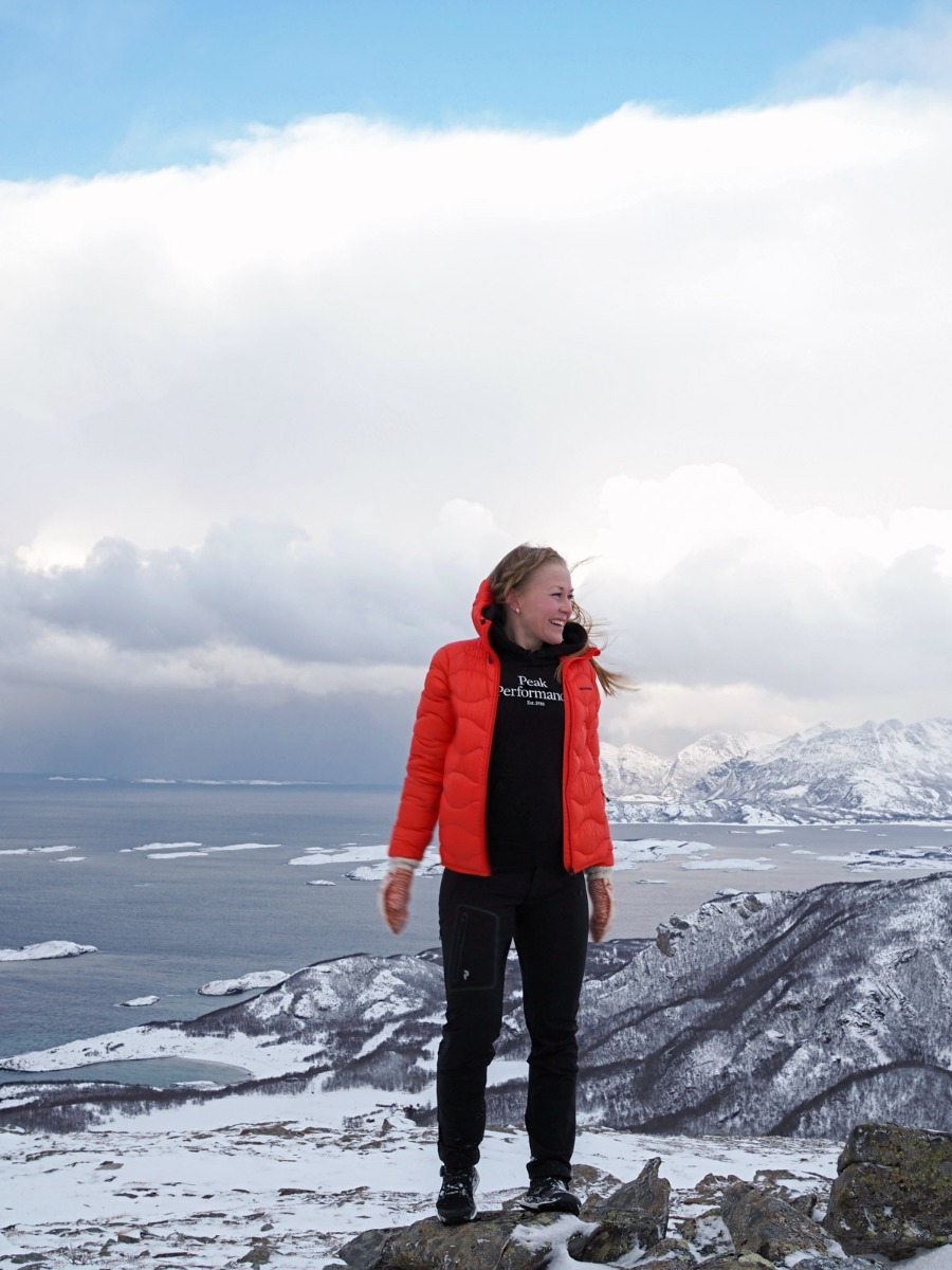 Peak Performance Helium Hood Jacket Super Nova