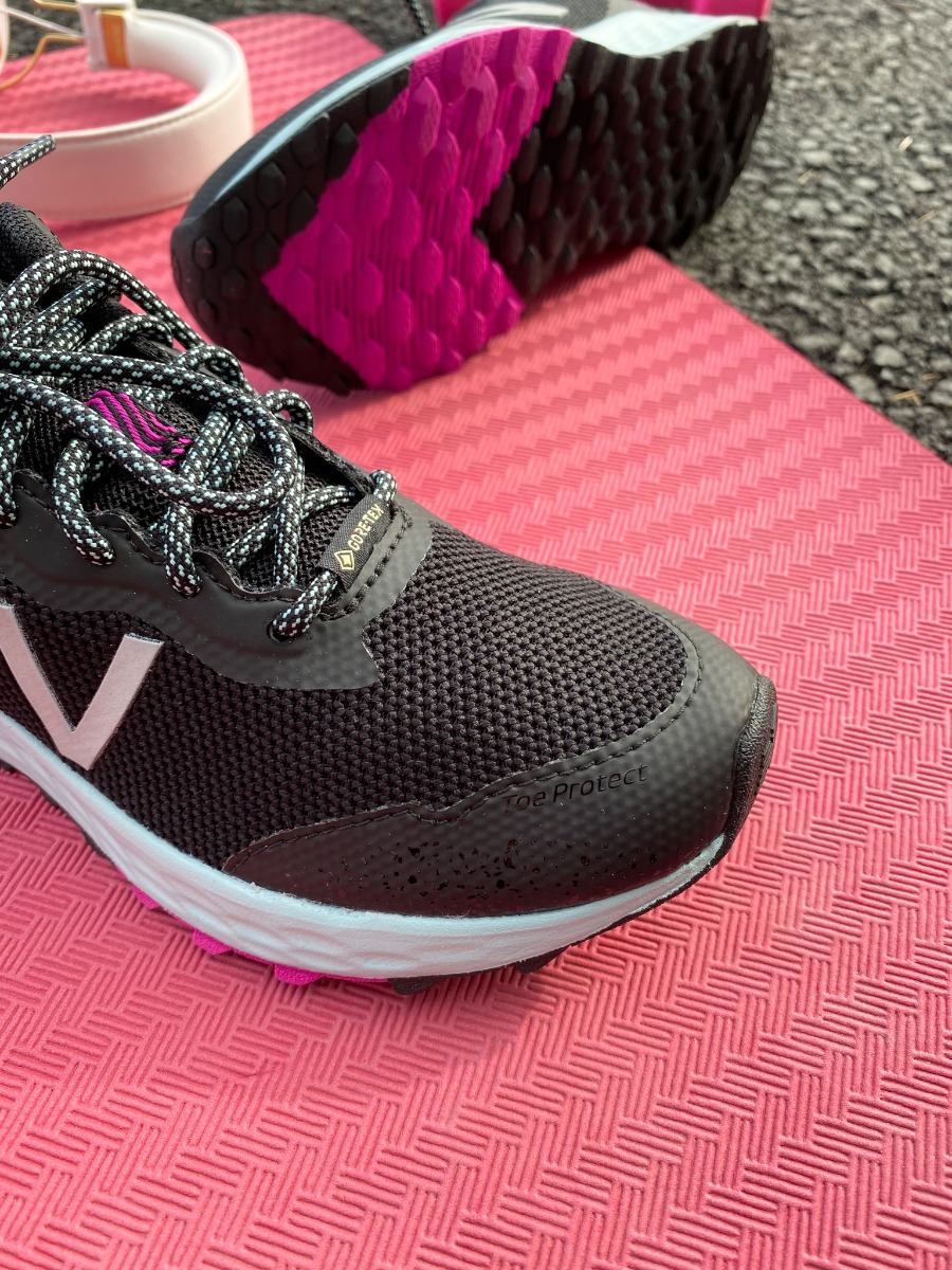 New Balance New Balance Aris Black with Poisonberry