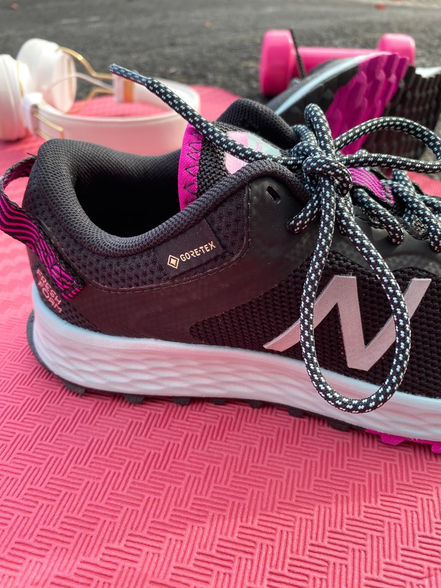 New Balance New Balance Aris Black with Poisonberry