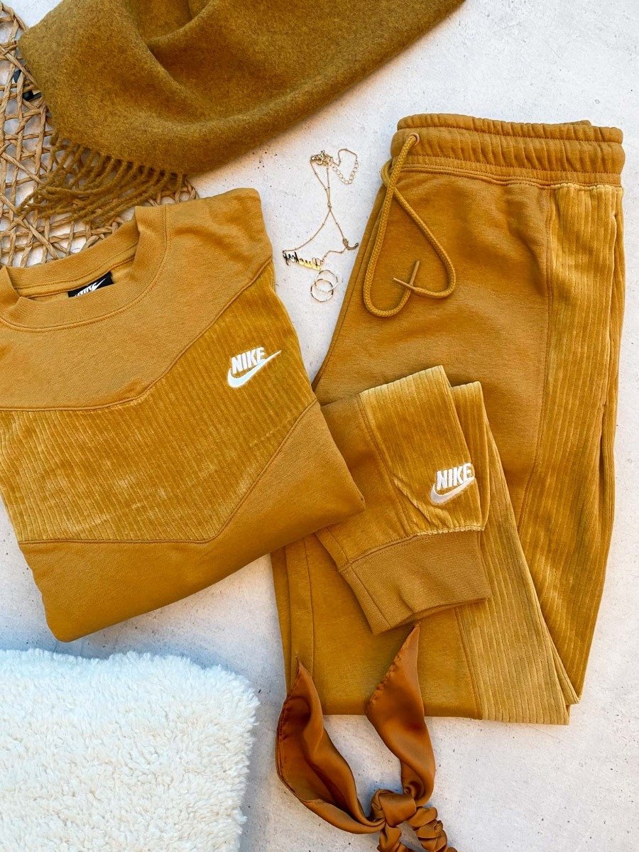 Nike Sportswear Heritage Crew Chutney/ White