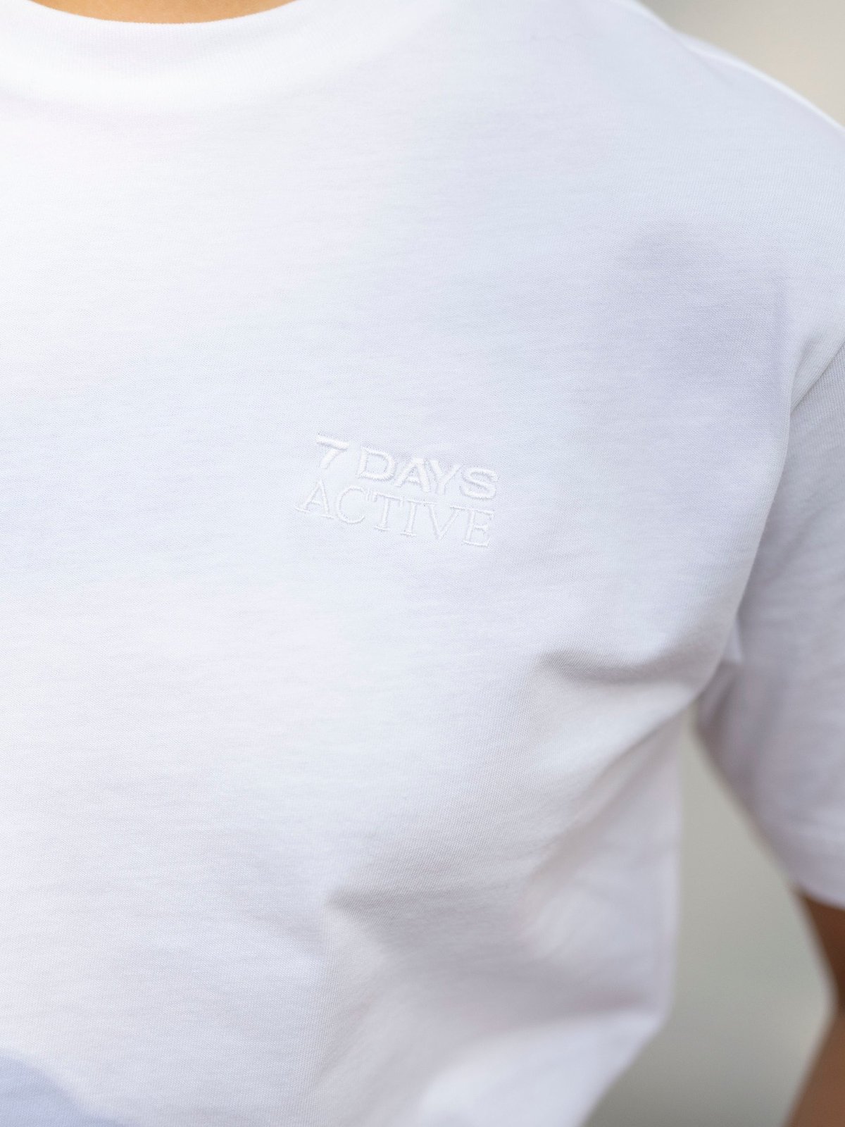 7 DAYS Active Organic Fitted Tee Brilliant white