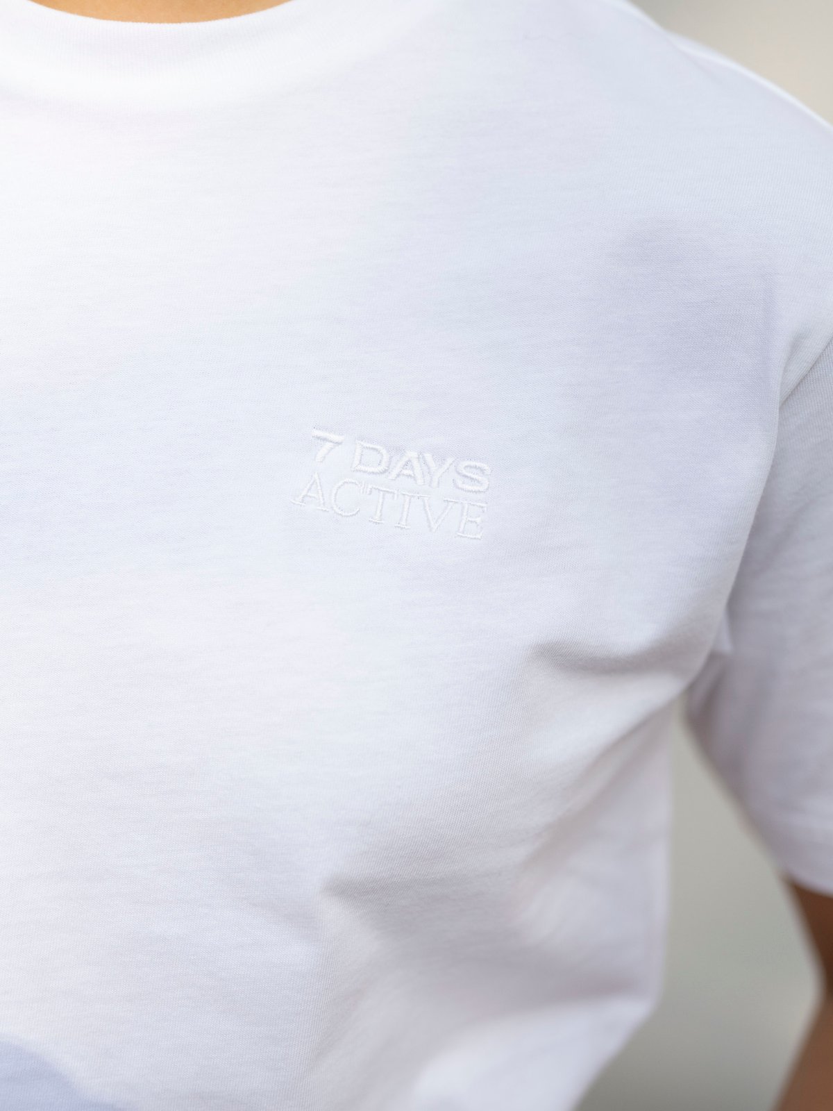 7 DAYS Active Organic Fitted Tee Brilliant white