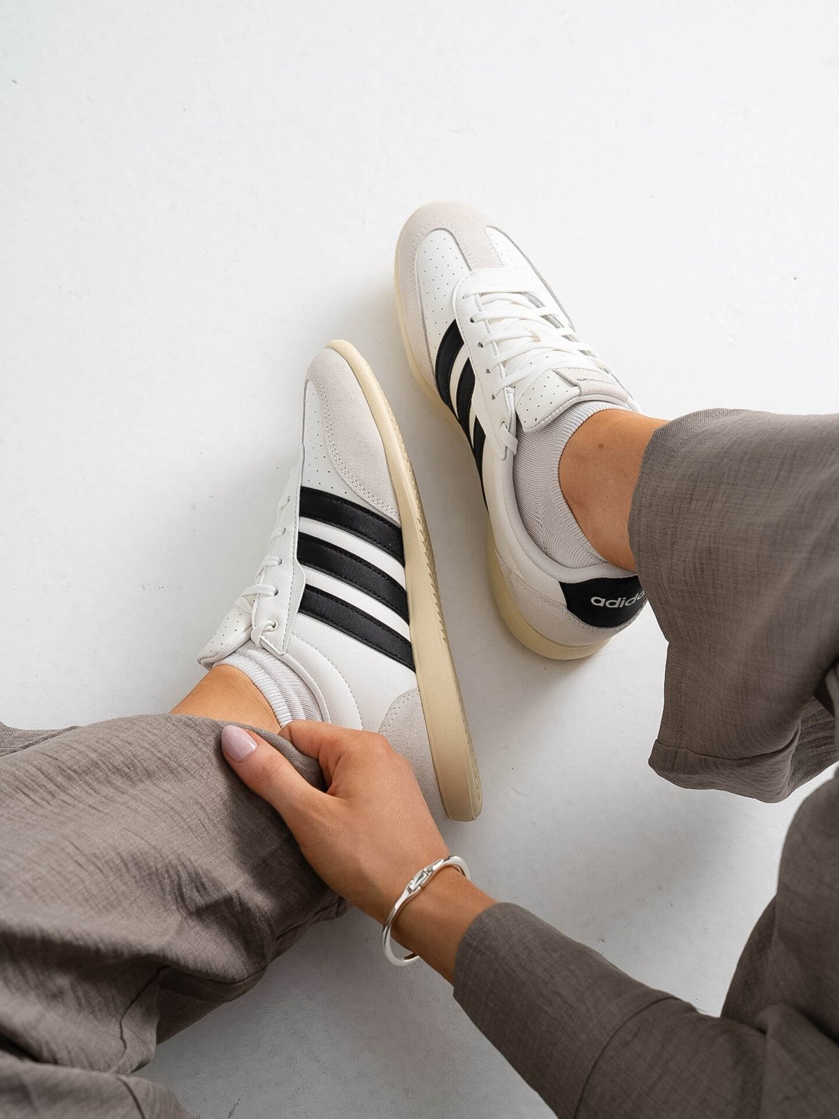 adidas Barreda Low Cwhite / Cblack / Warvan