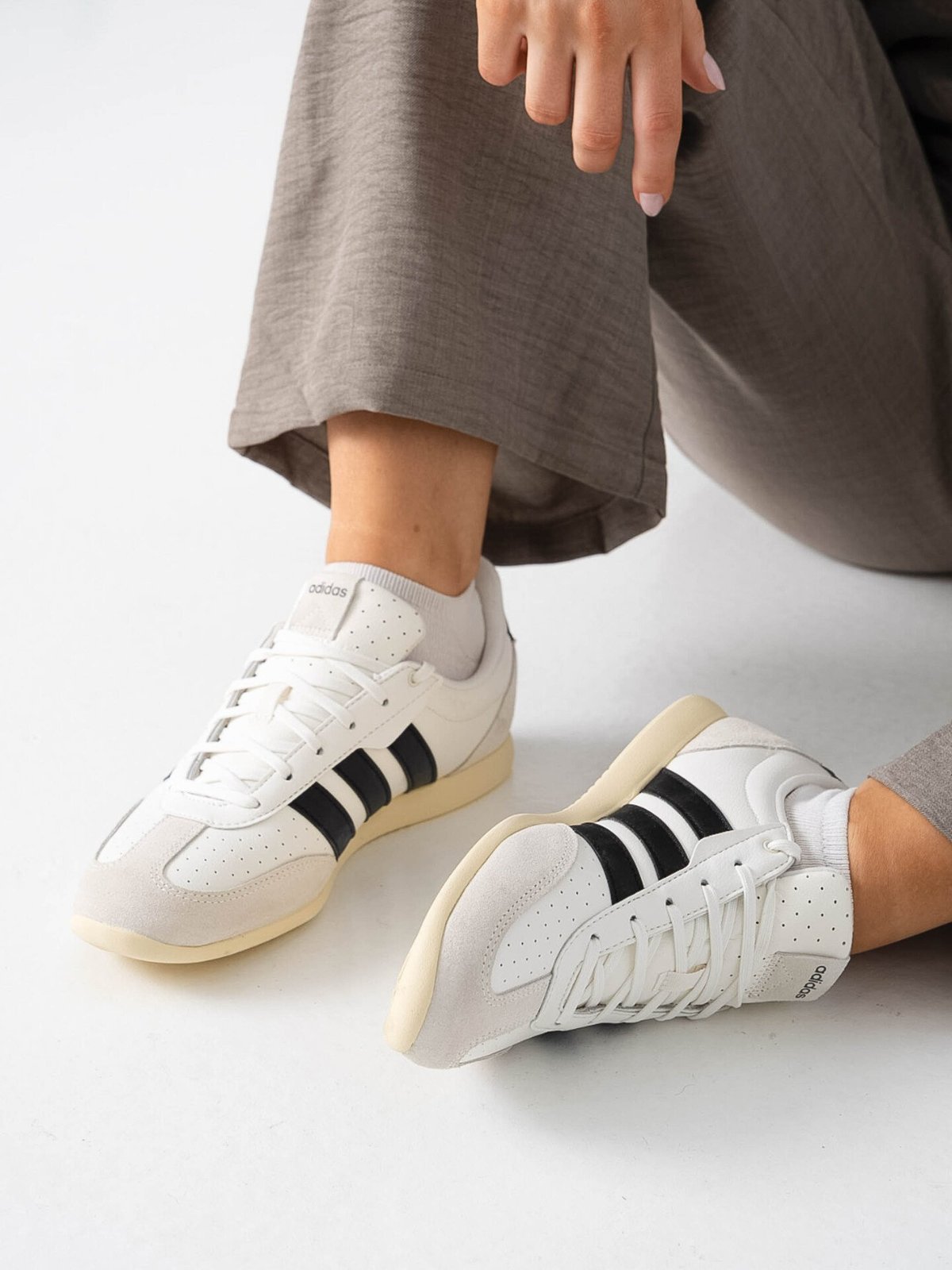 adidas Barreda Low Cwhite / Cblack / Warvan